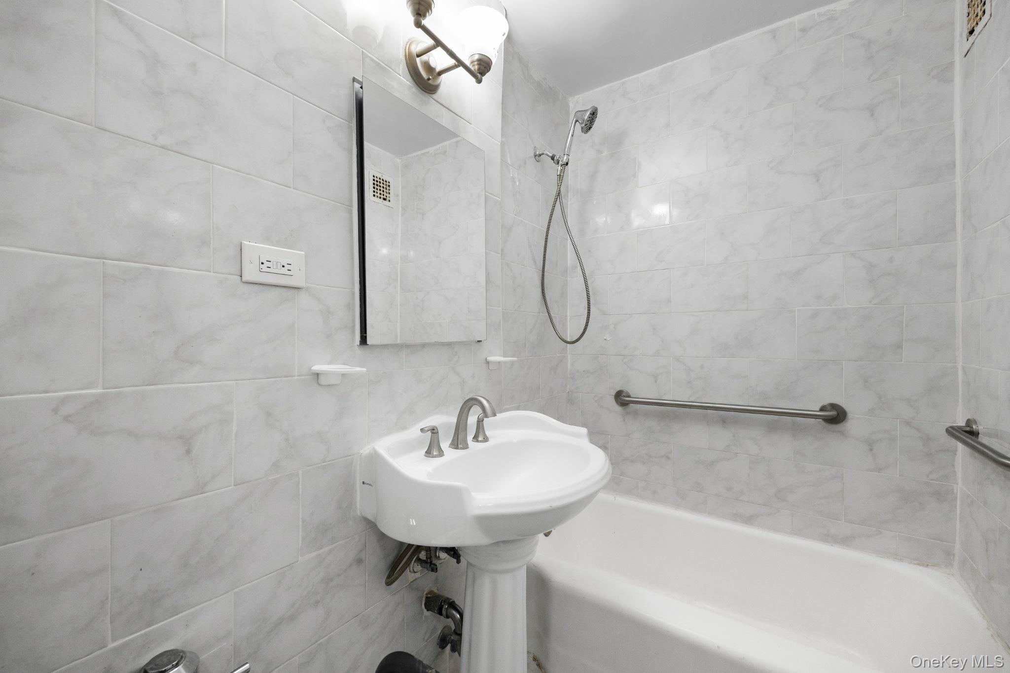 63-11 Queens Boulevard D3 Property Photo 12
