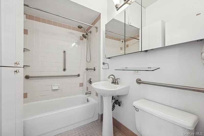 4-74 48th Avenue 5a Property Photo 4