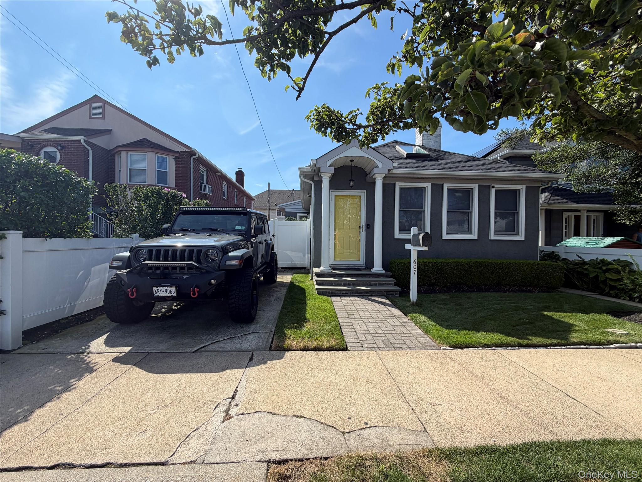 607 Lincoln Boulevard Property Photo 1