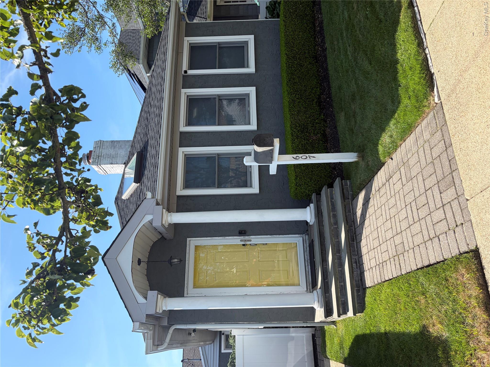 607 Lincoln Boulevard Property Photo 2