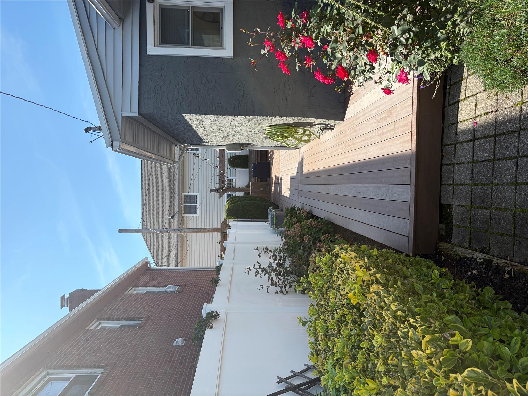 607 Lincoln Boulevard Property Photo 3