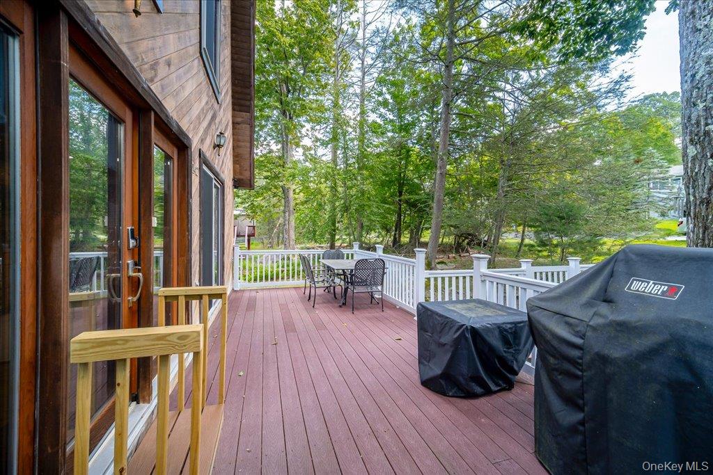 142 N Emerald Drive Property Photo 8