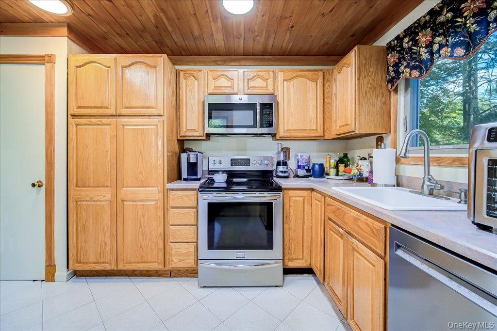 142 N Emerald Drive Property Photo 11