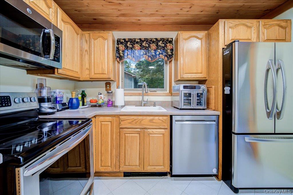 142 N Emerald Drive Property Photo 12