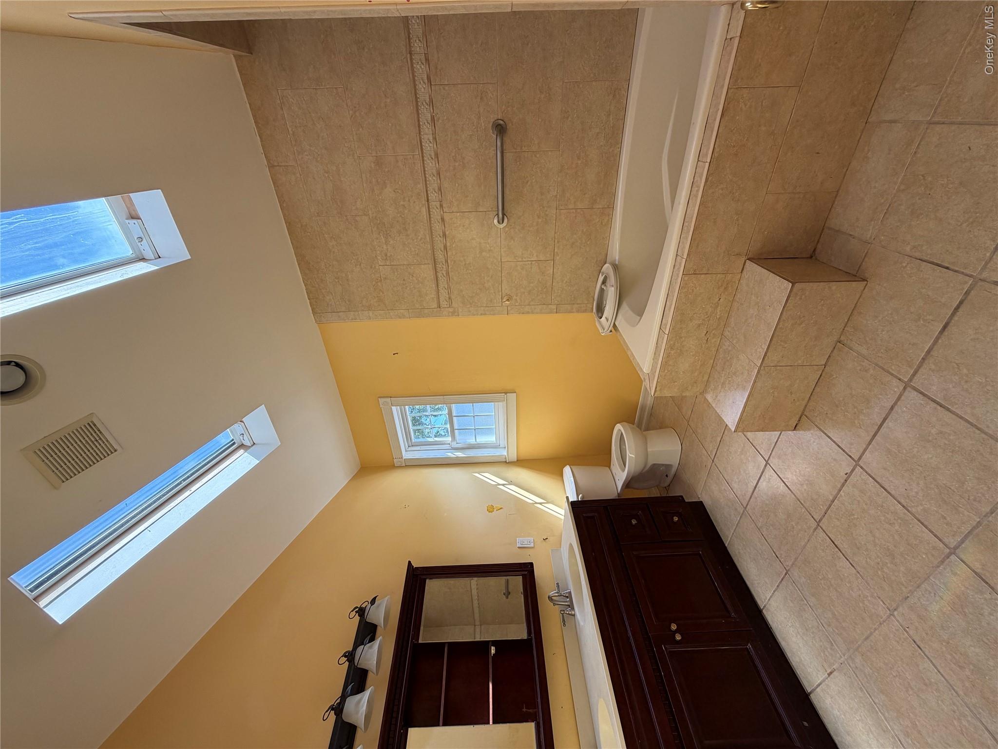 568 Park Avenue Property Photo 14
