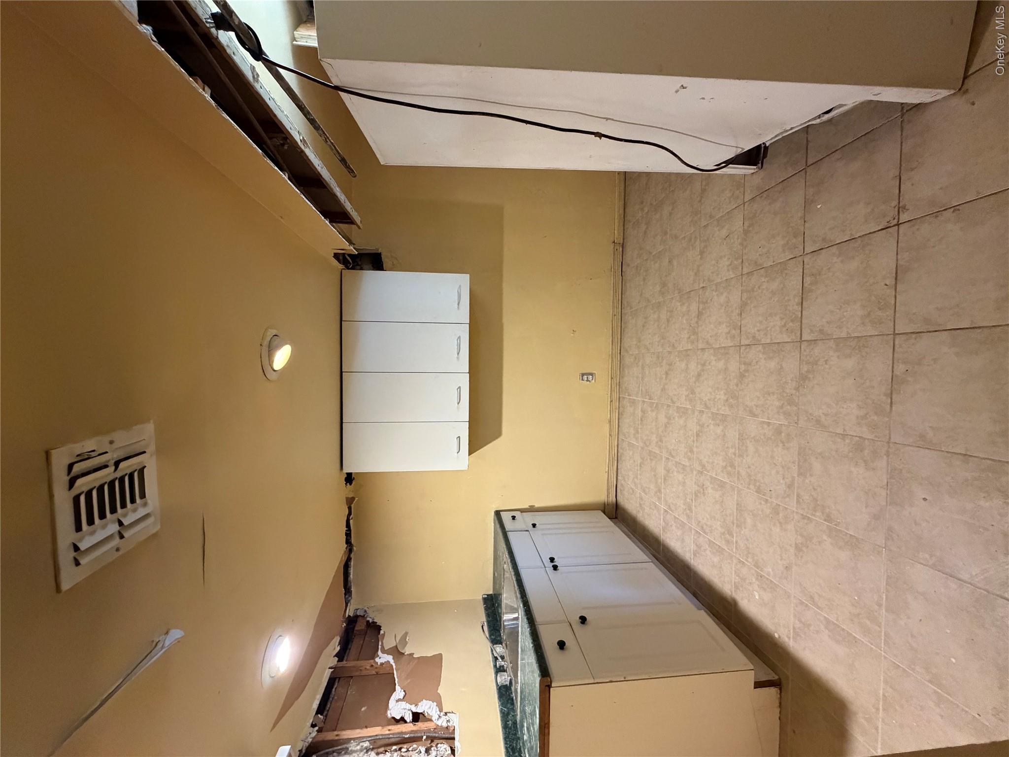 568 Park Avenue Property Photo 23