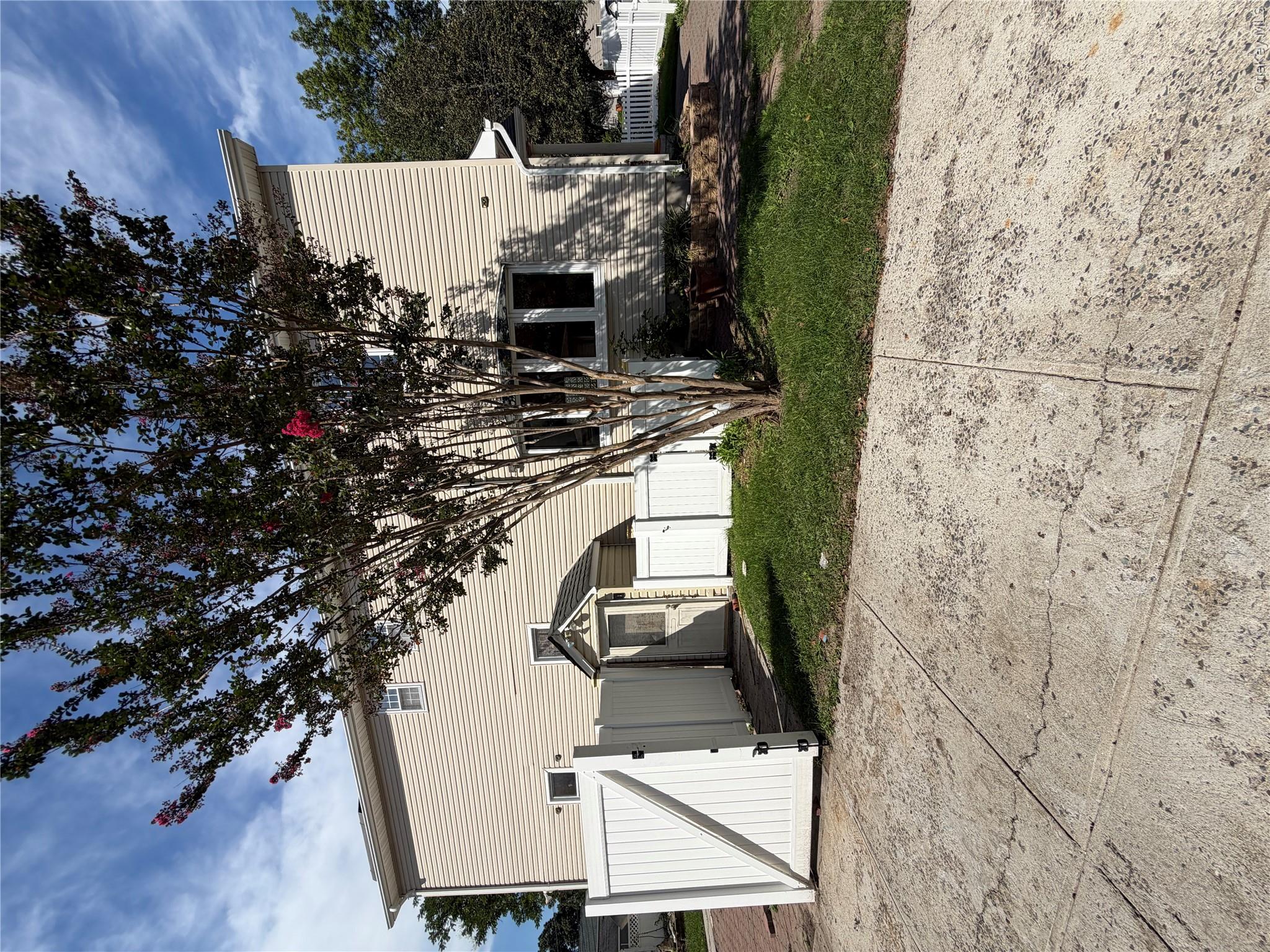568 Park Avenue Property Photo 28