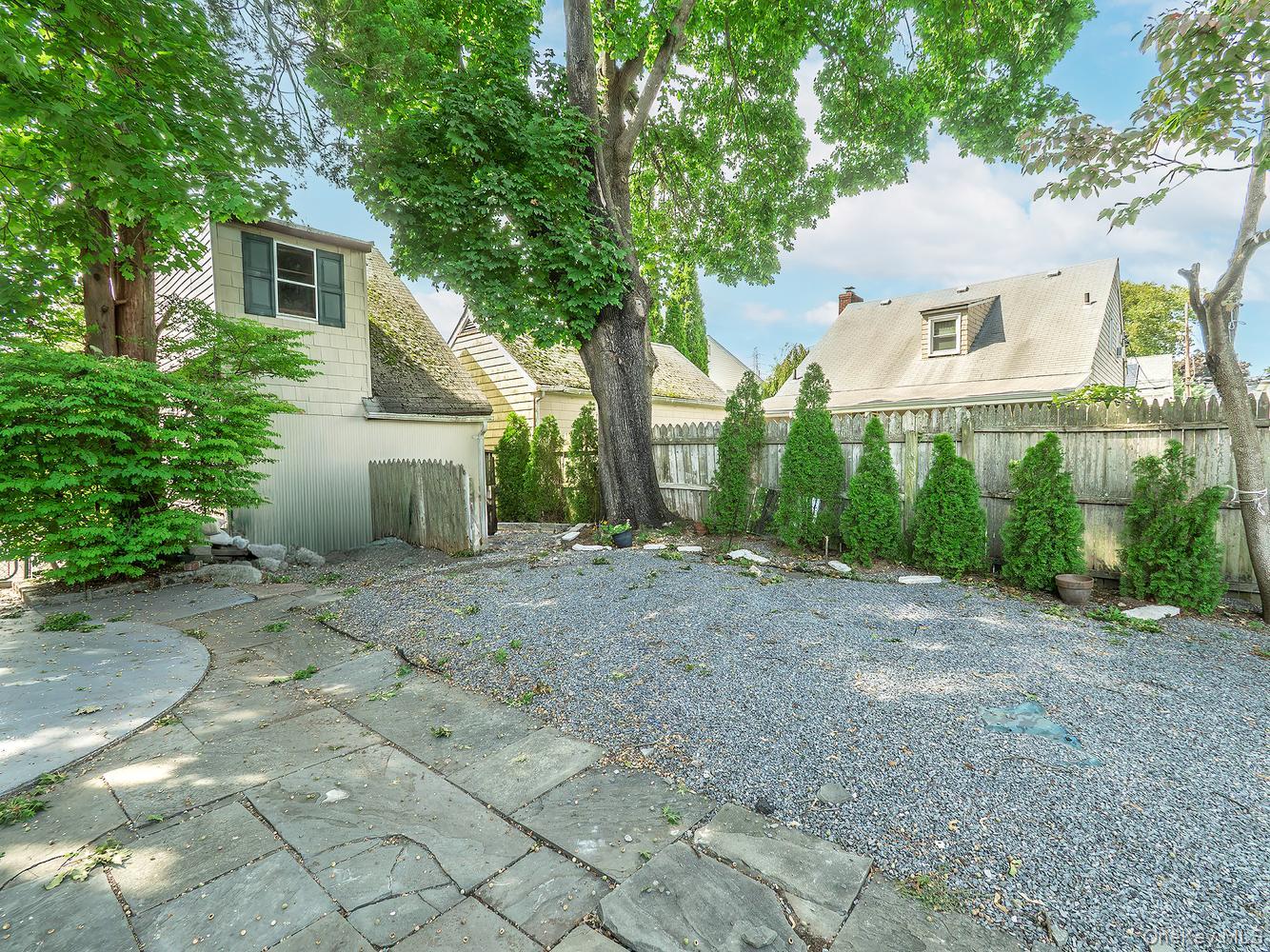 19 Elm Street Property Photo 30