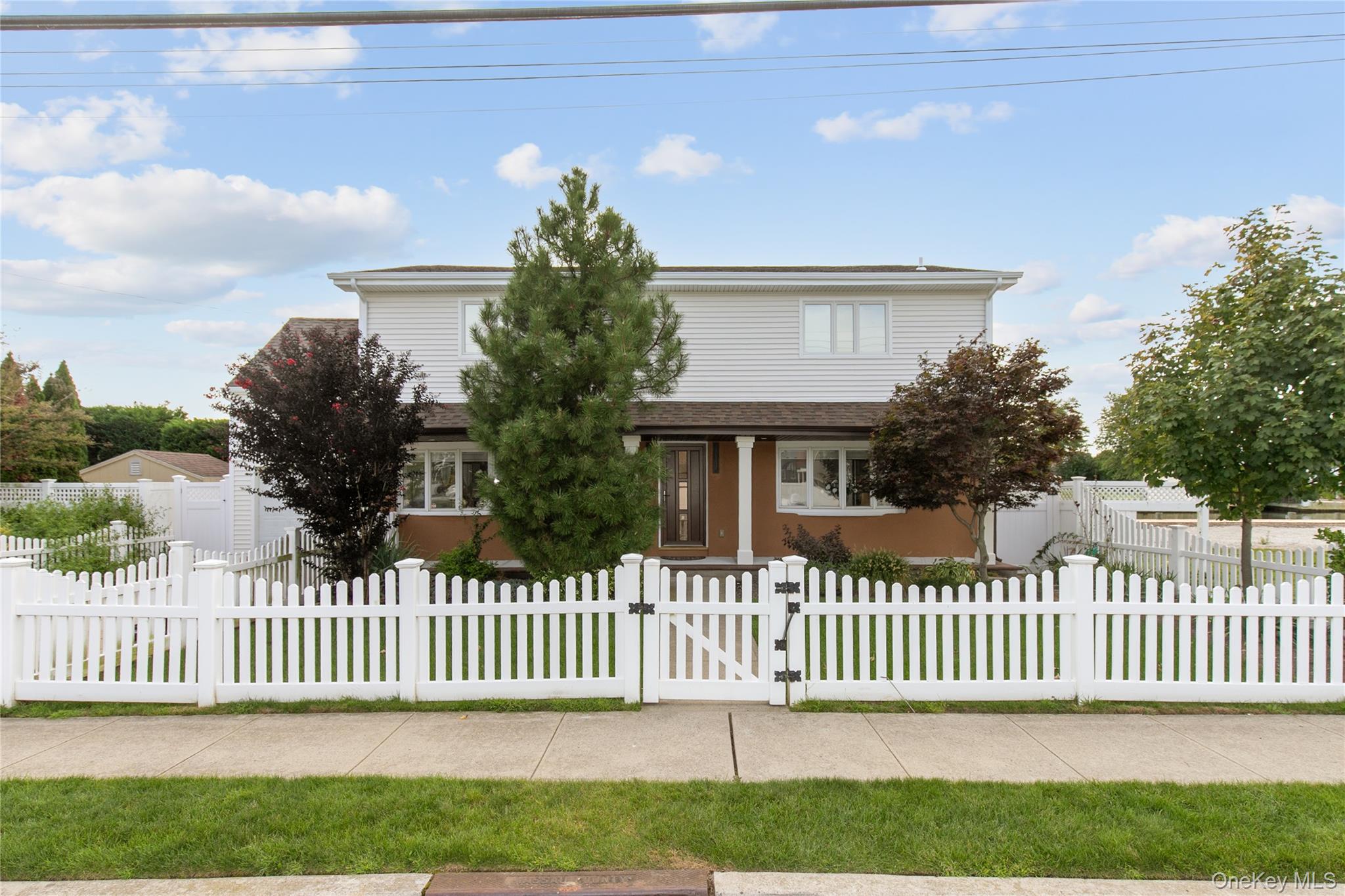 60 Alhambra Road Property Photo 1