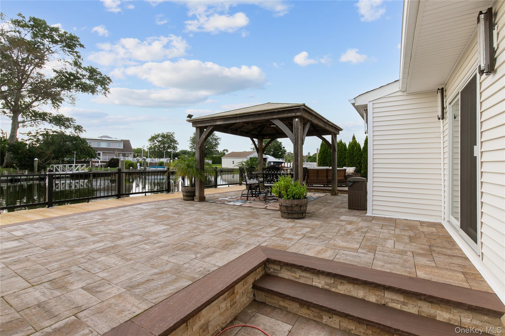 60 Alhambra Road Property Photo 4