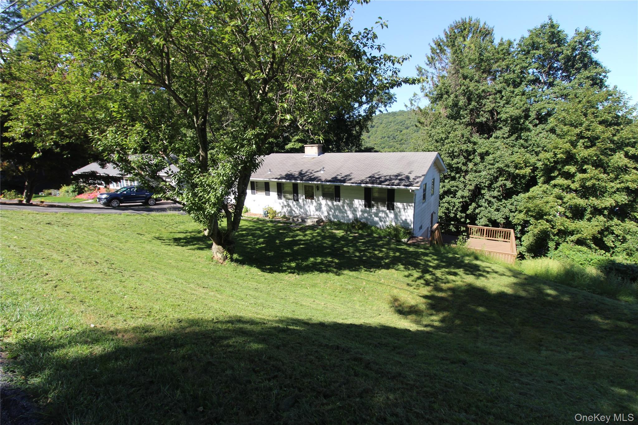 661 Warren Avenue Property Photo 3
