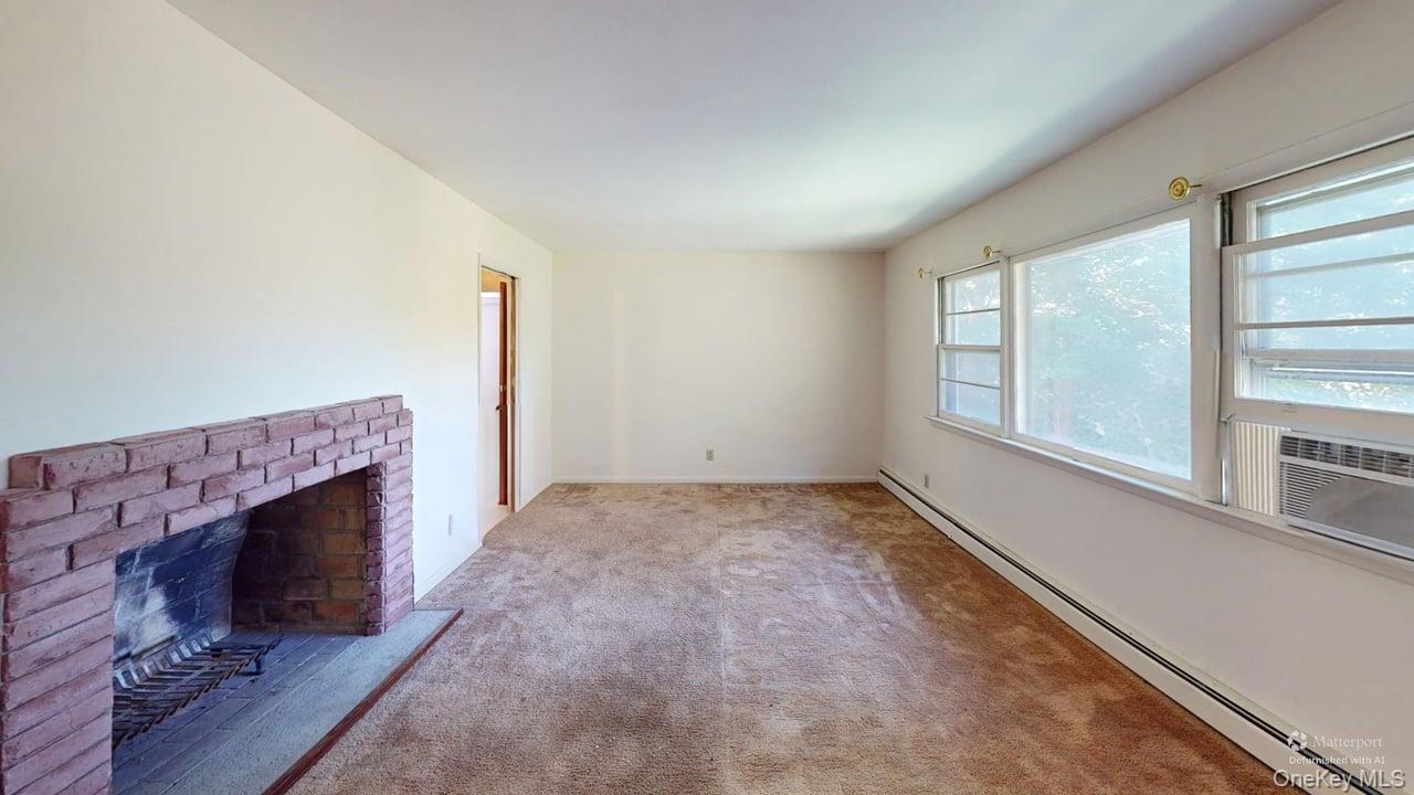 661 Warren Avenue Property Photo 4