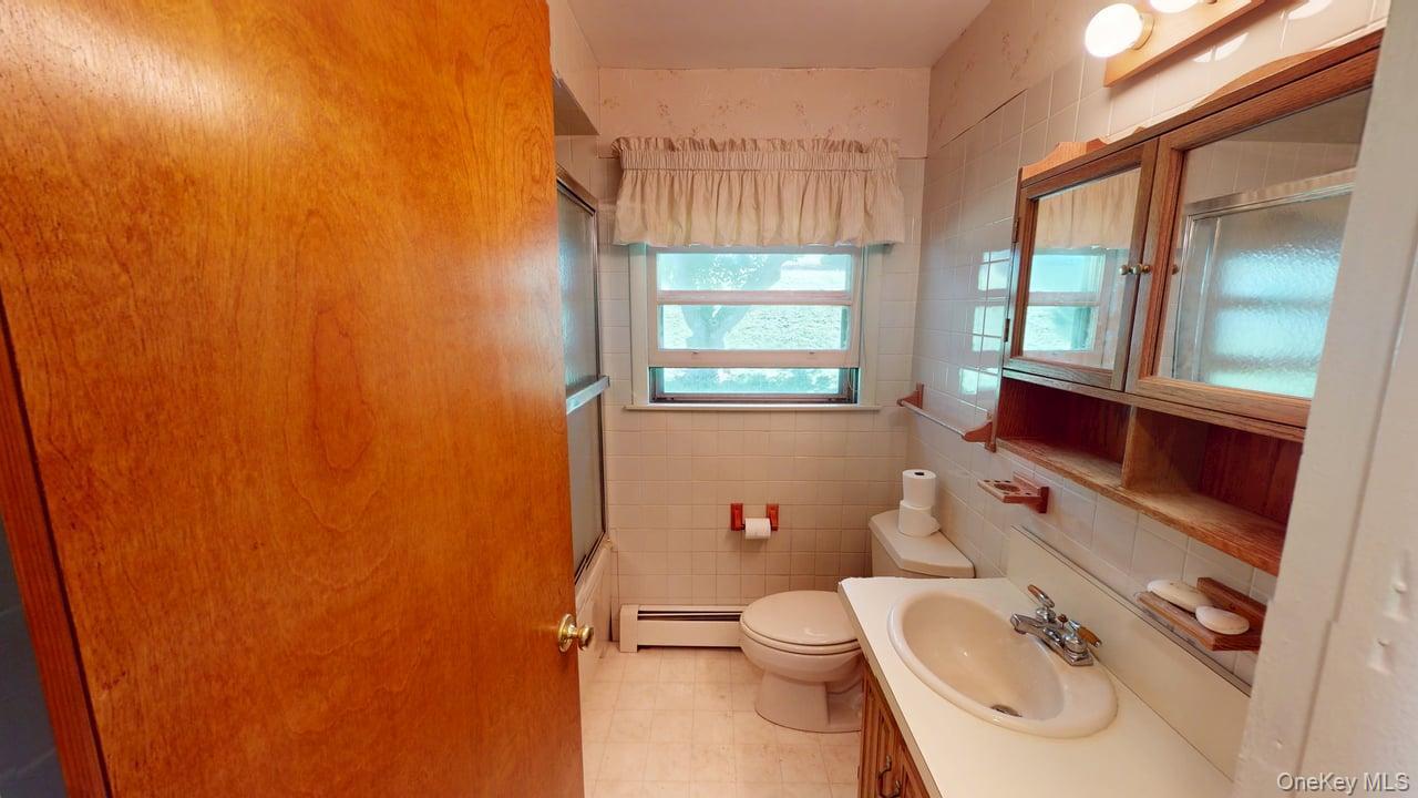 661 Warren Avenue Property Photo 11