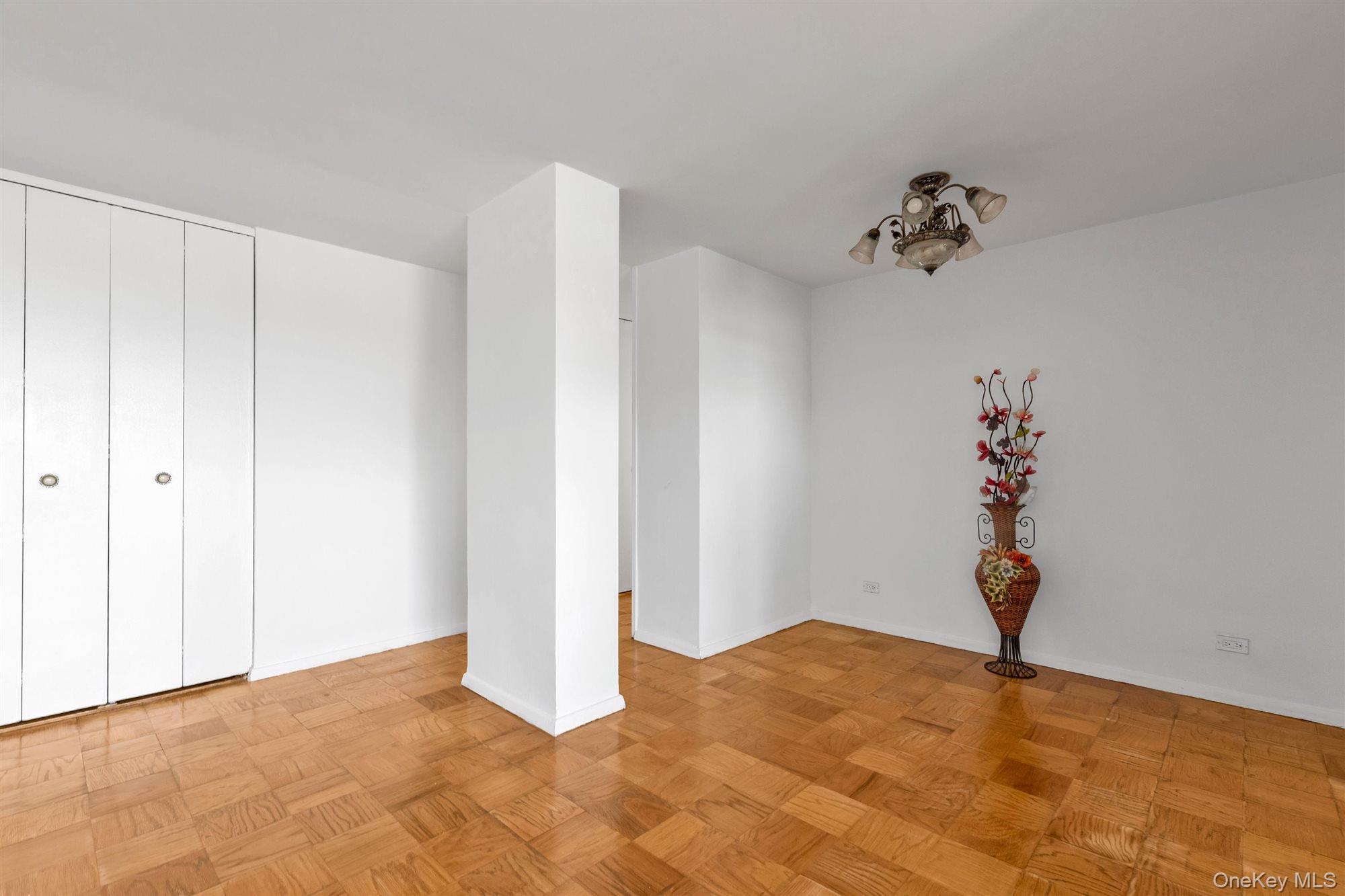 175-20 Wexford Terrace 4x Property Photo 7