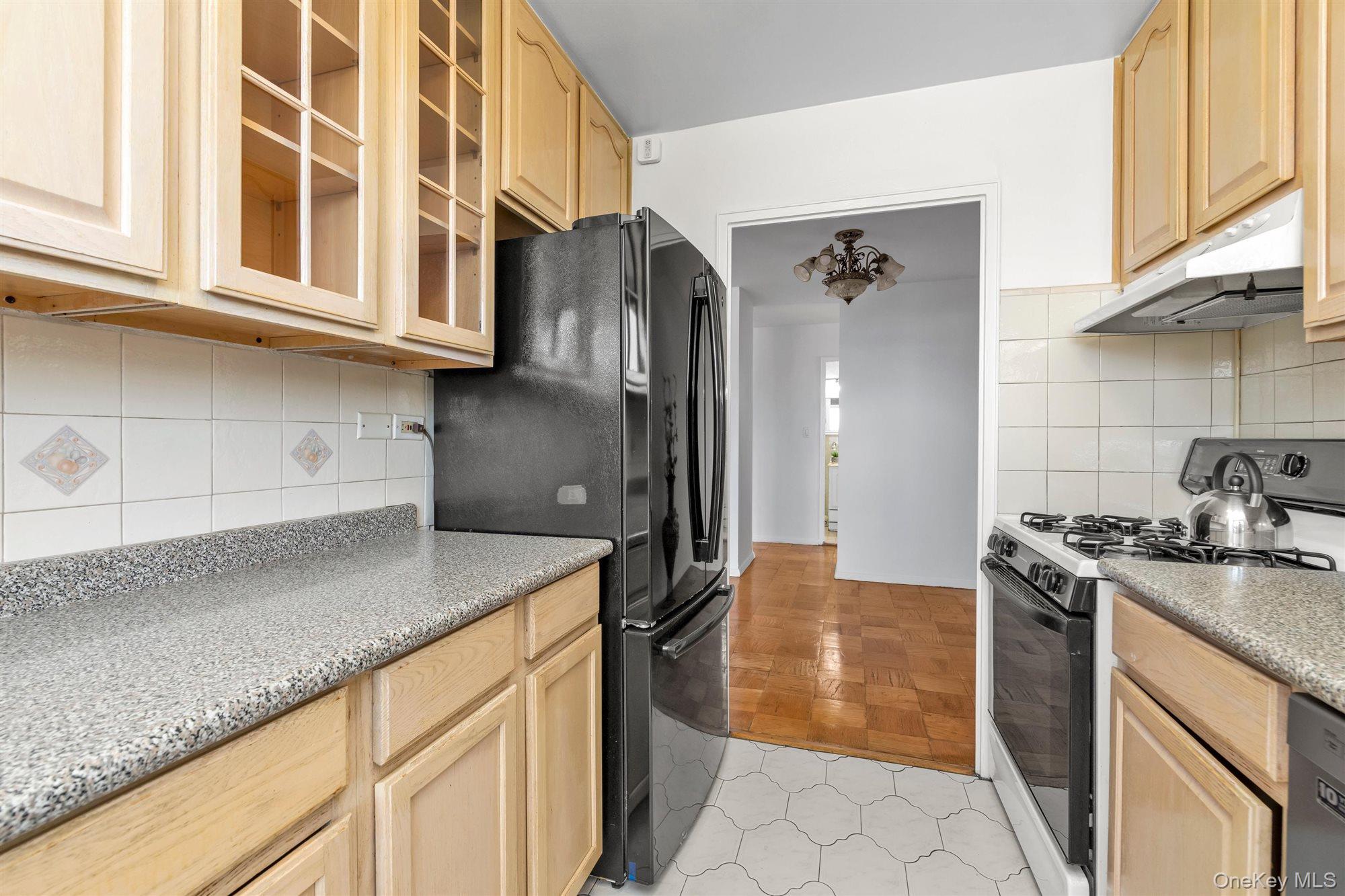 175-20 Wexford Terrace 4x Property Photo 10