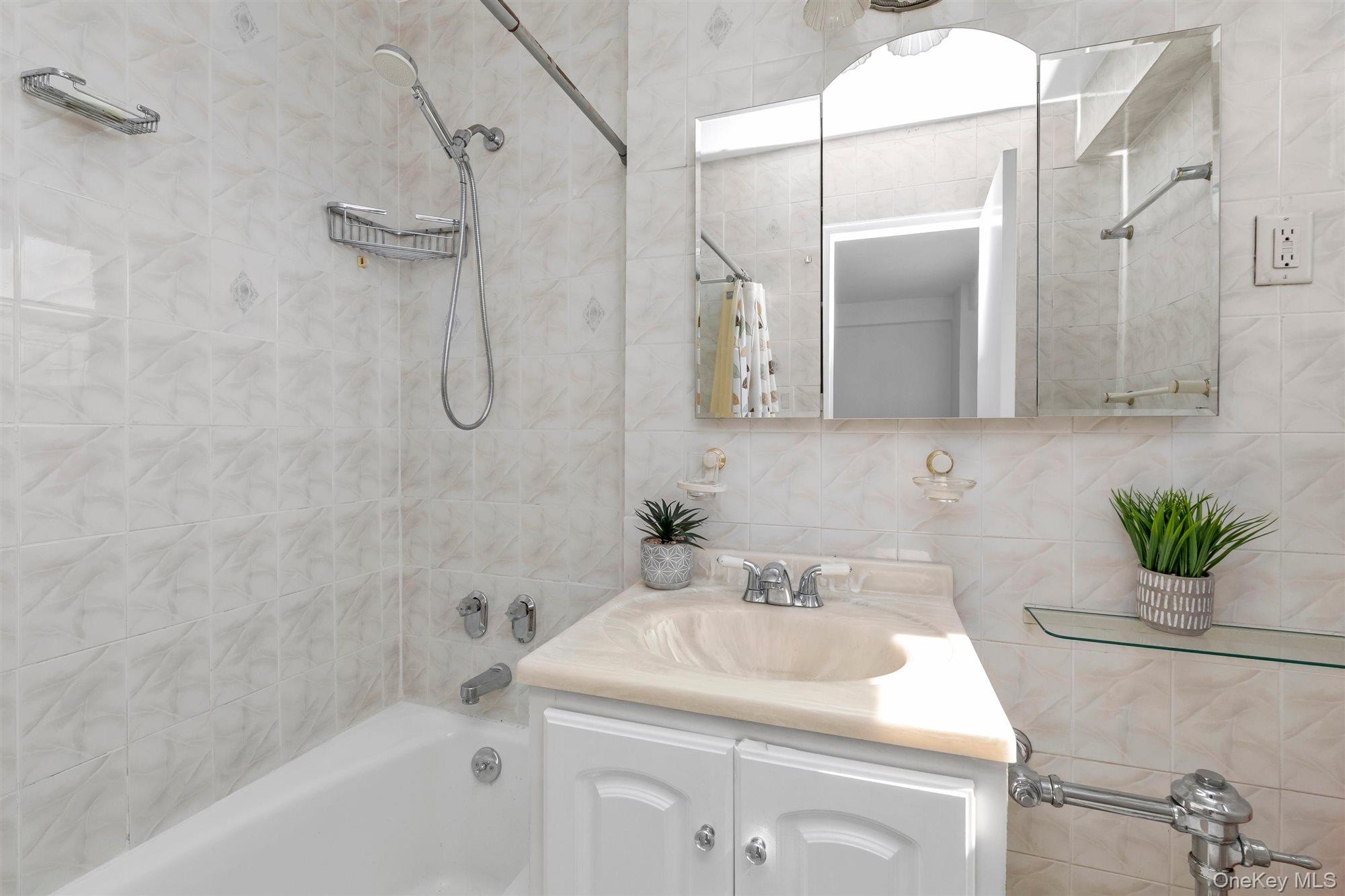 175-20 Wexford Terrace 4x Property Photo 13