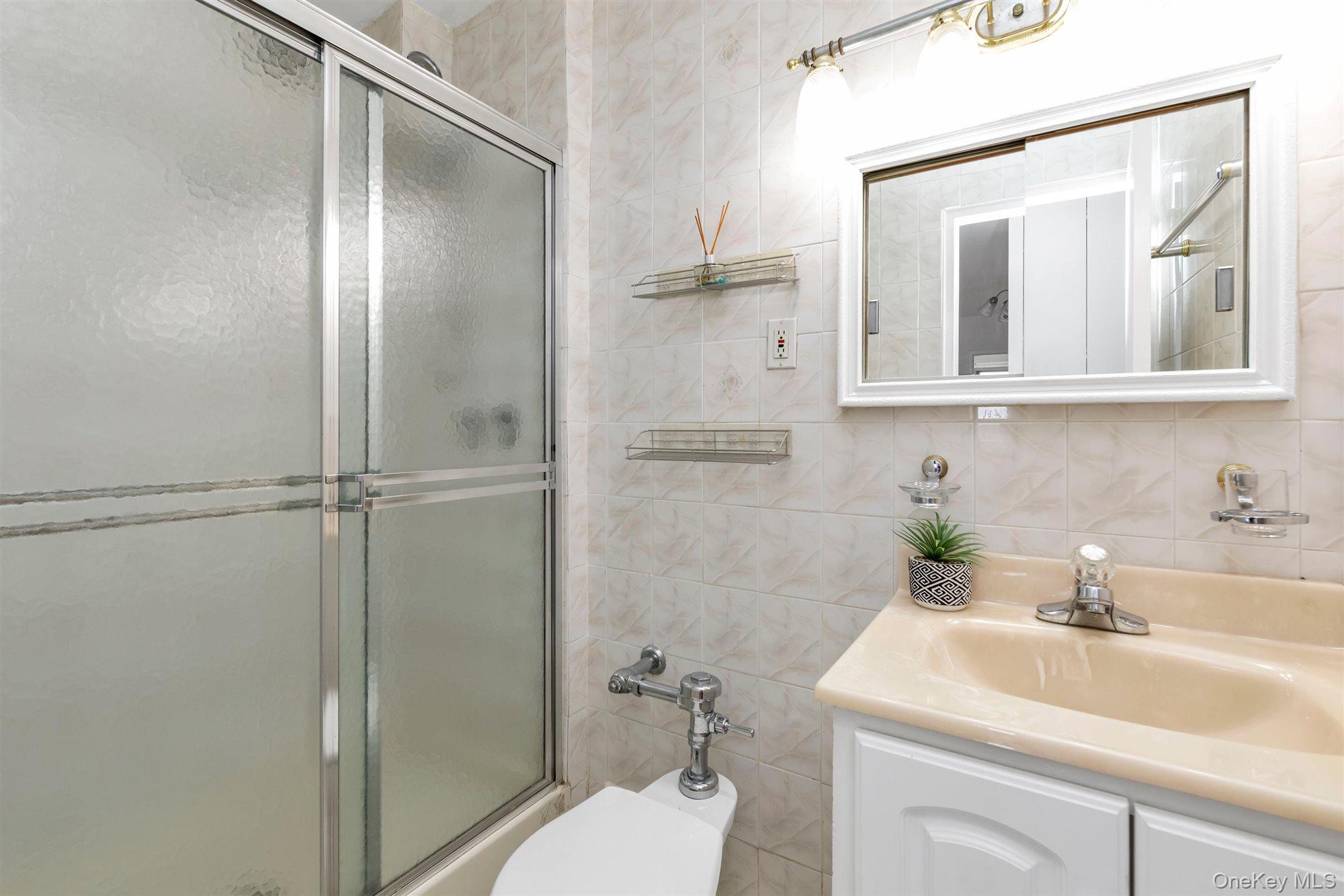 175-20 Wexford Terrace 4x Property Photo 15