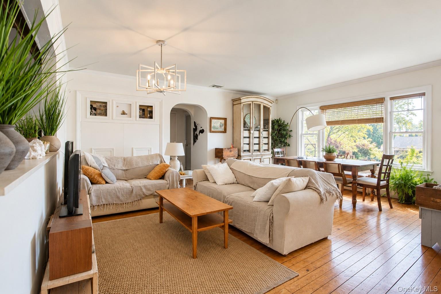 455 E Park Avenue Property Photo 8