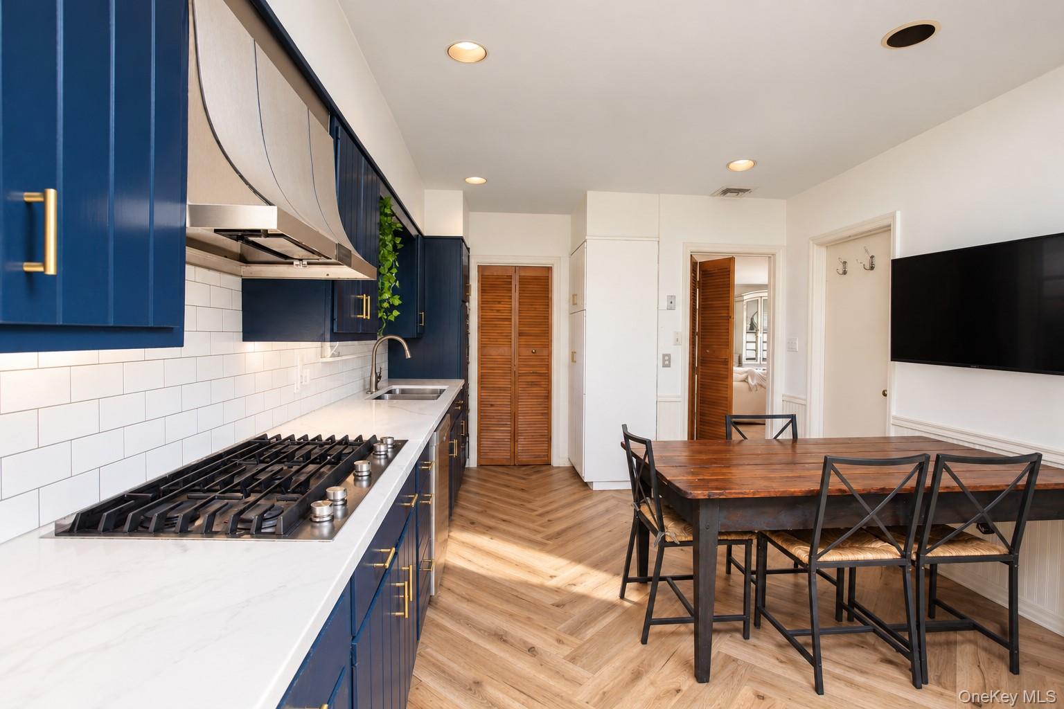 455 E Park Avenue Property Photo 18