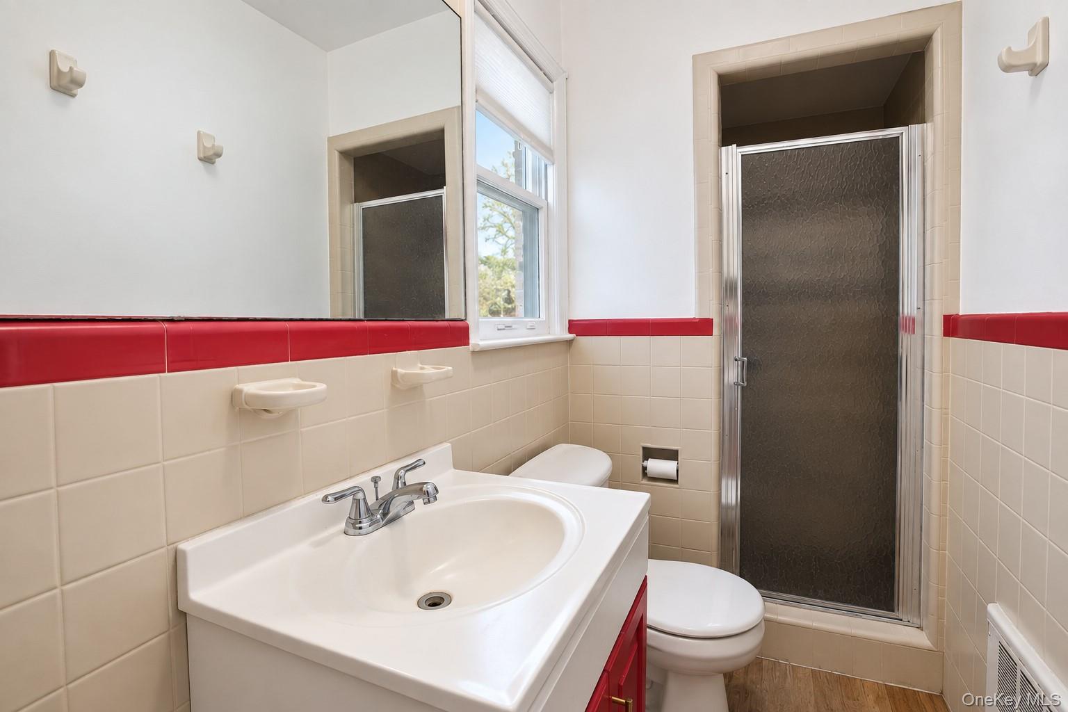 455 E Park Avenue Property Photo 28