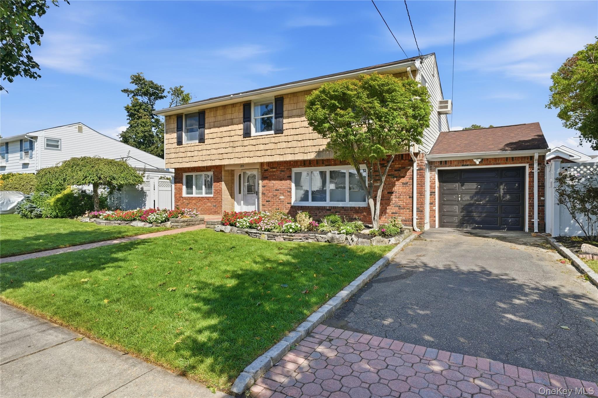 195 N Utica Avenue Property Photo 2