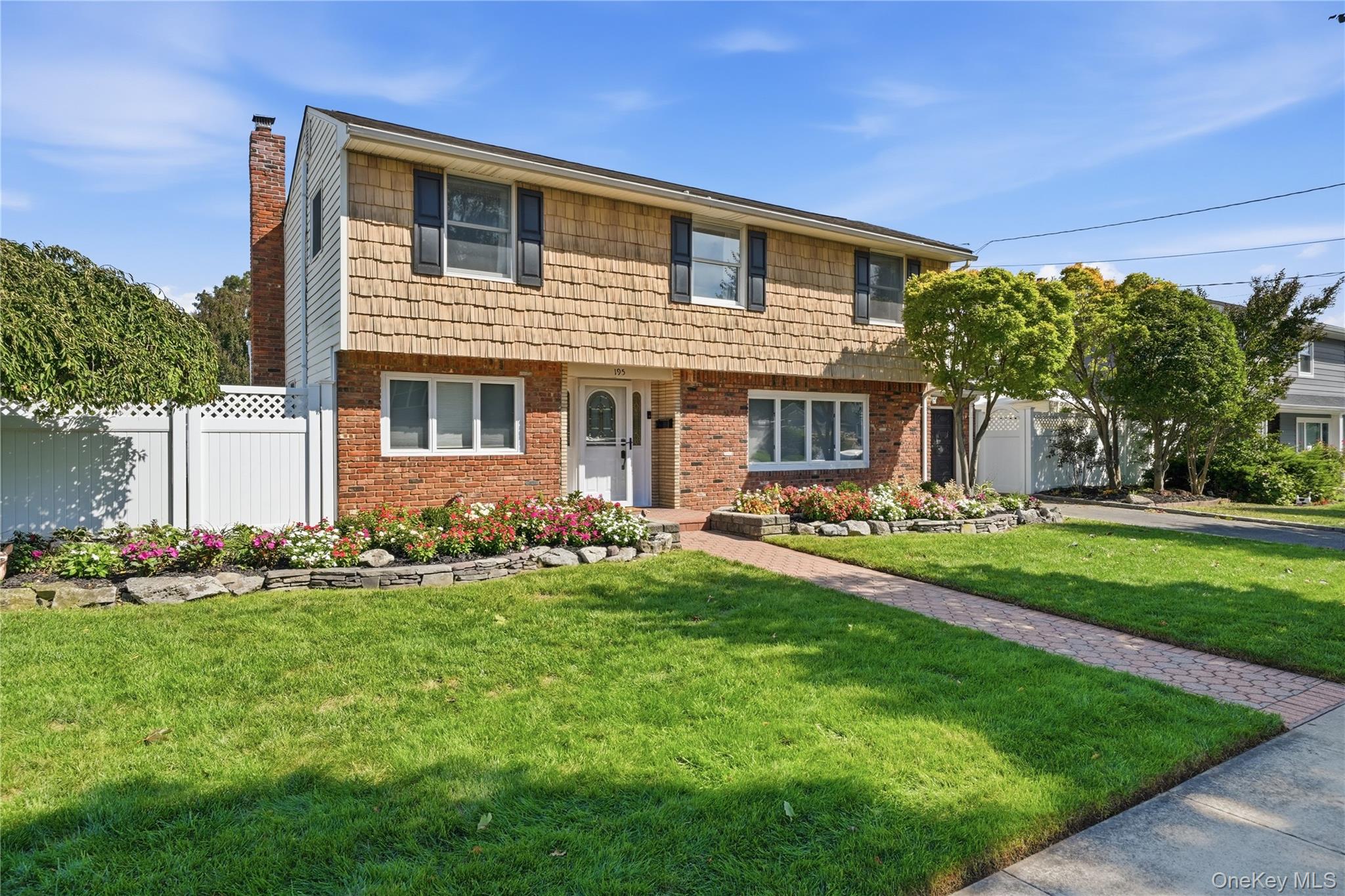 195 N Utica Avenue Property Photo 3