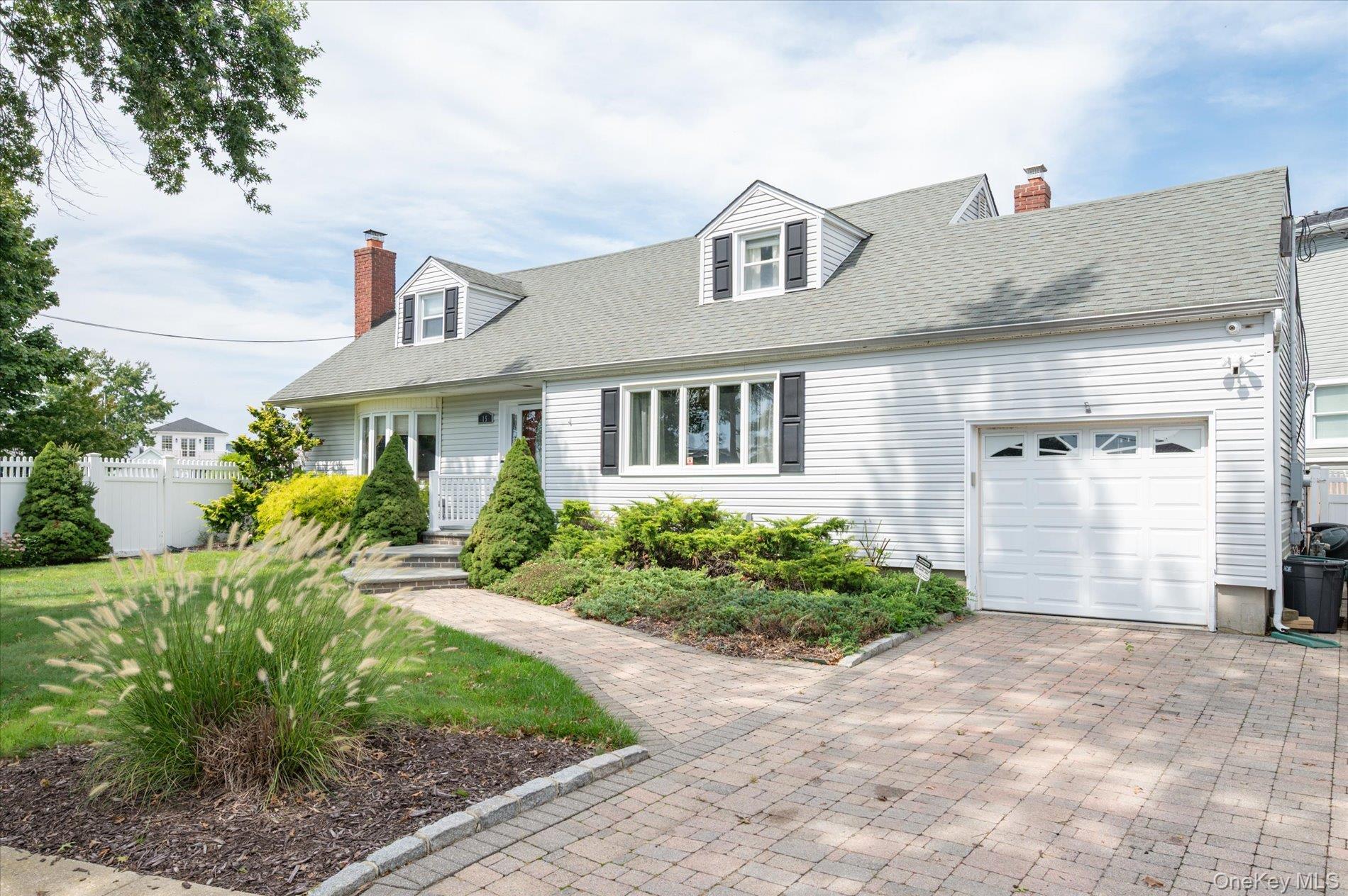 15 E Lincoln Avenue Property Photo 1