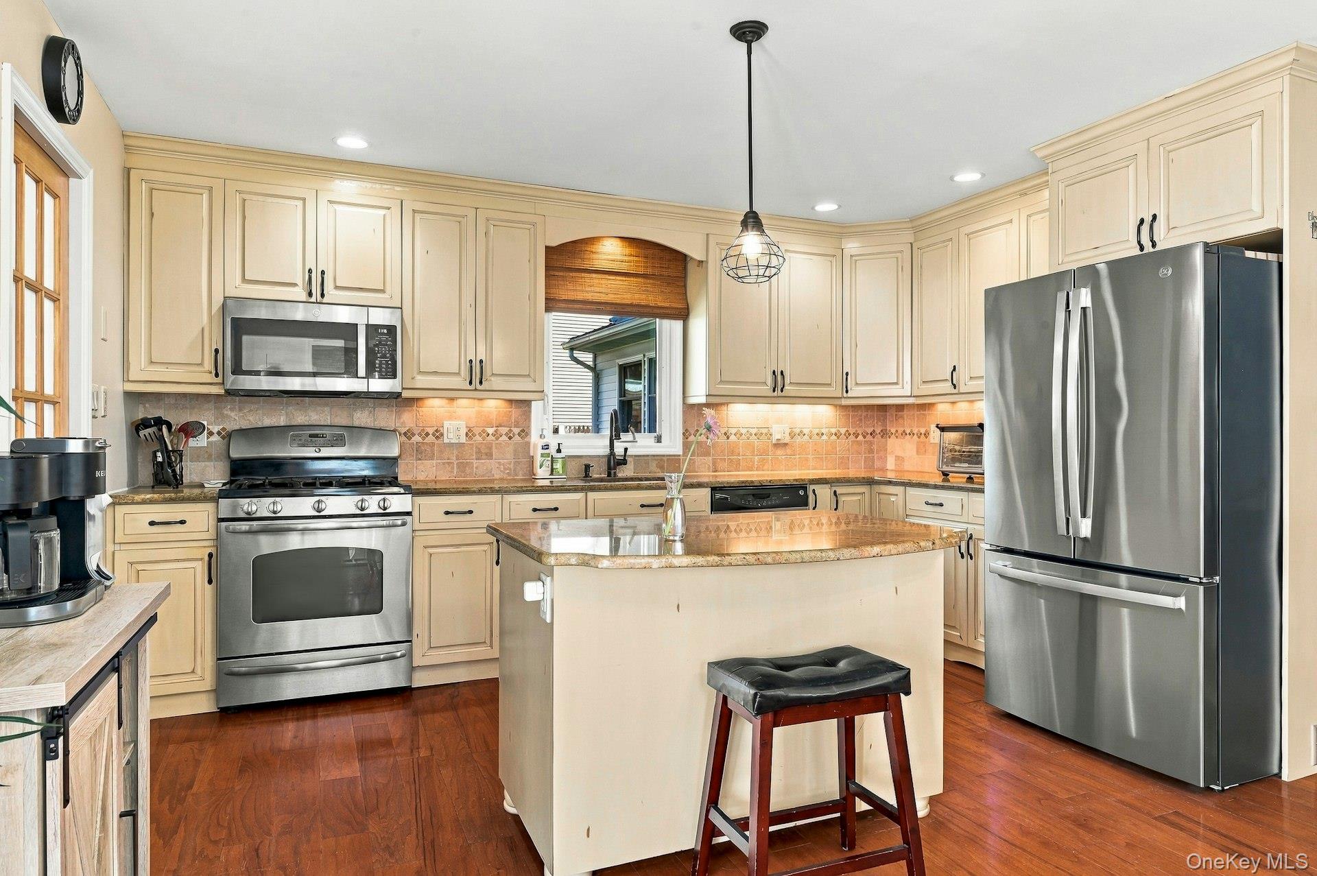 724 Sandra Avenue Property Photo 2