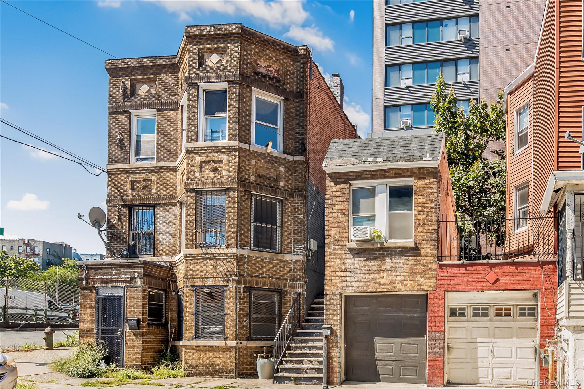 1893 Longfellow Avenue Property Photo 1