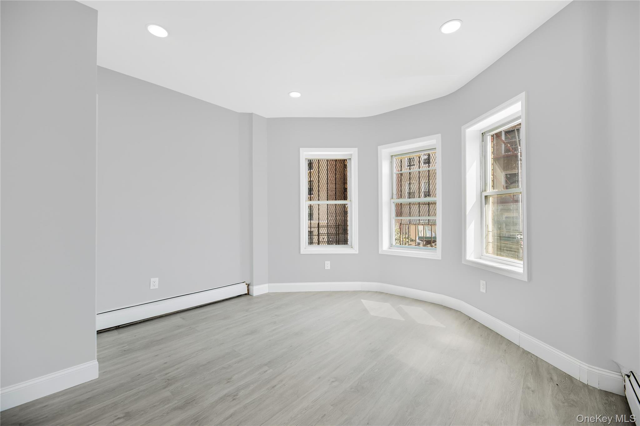 1893 Longfellow Avenue Property Photo 9