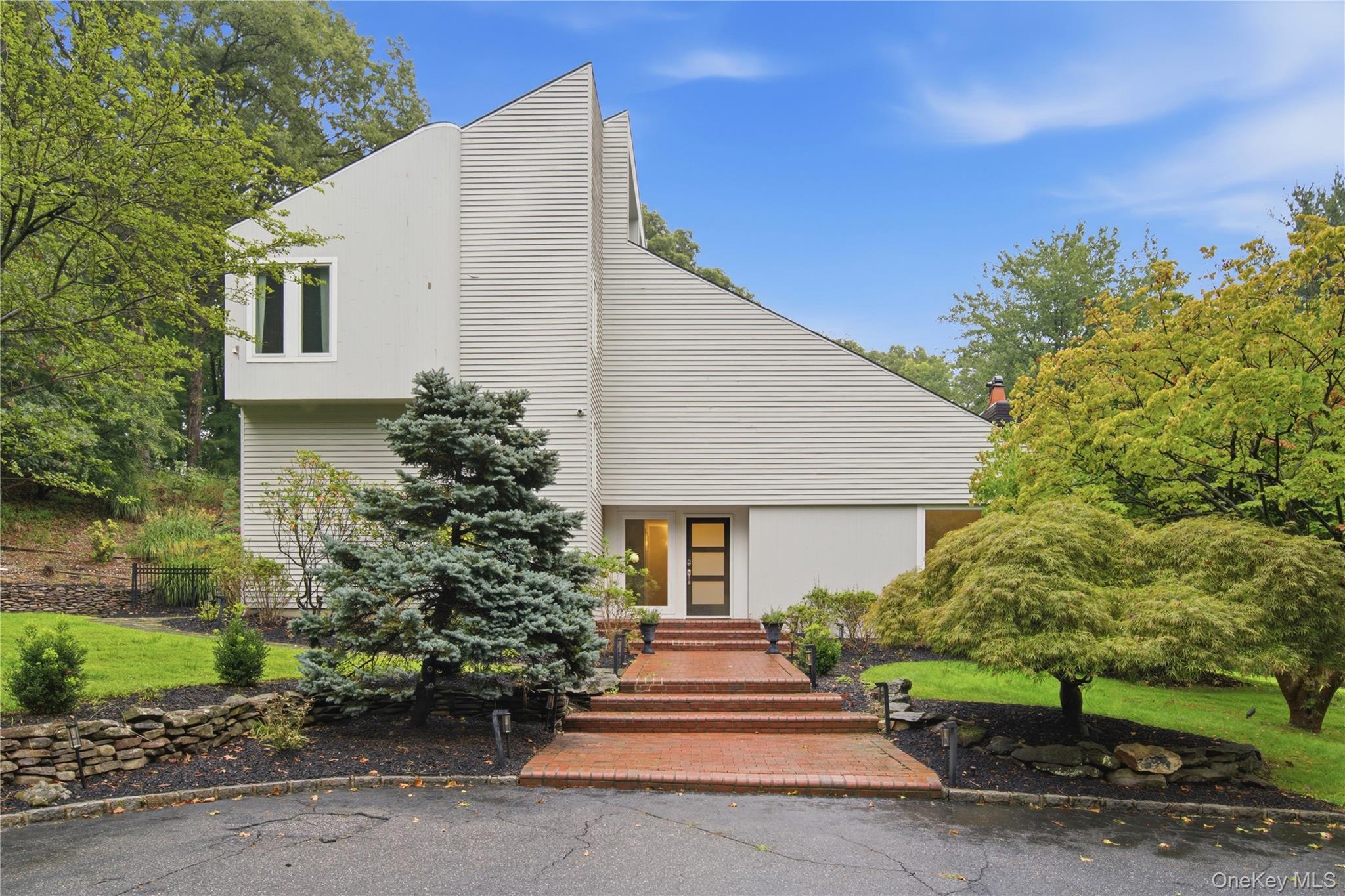 8 Target Rock Road Property Photo 1