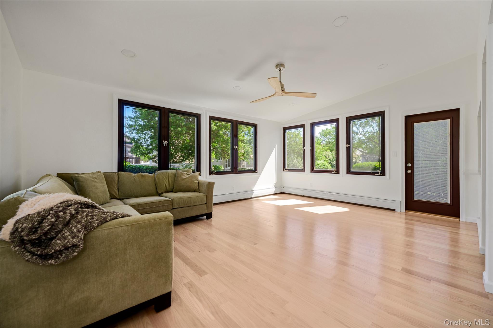 190 W Waukena Avenue Property Photo 5
