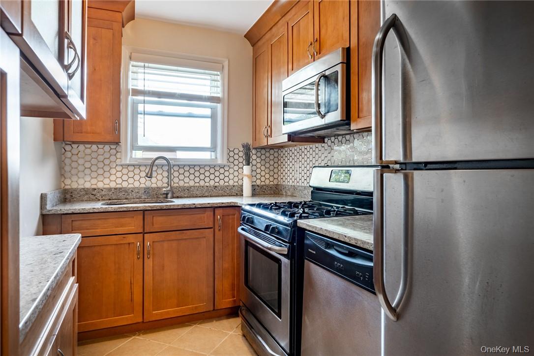 33 E Grand Street C2c Property Photo 5