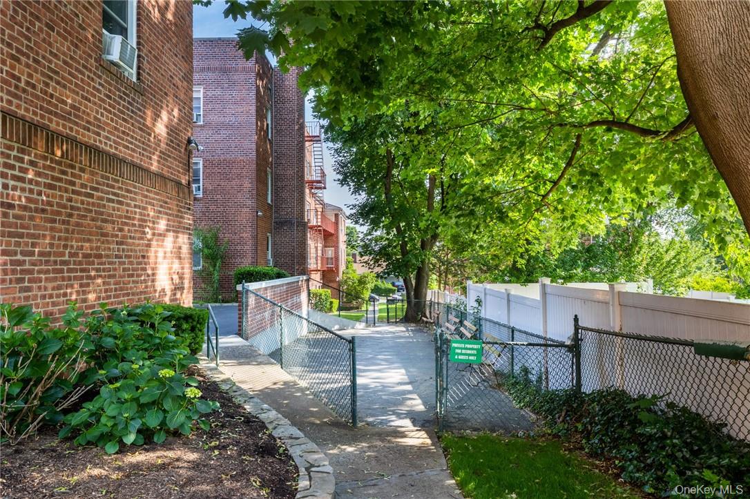 33 E Grand Street C2c Property Photo 16
