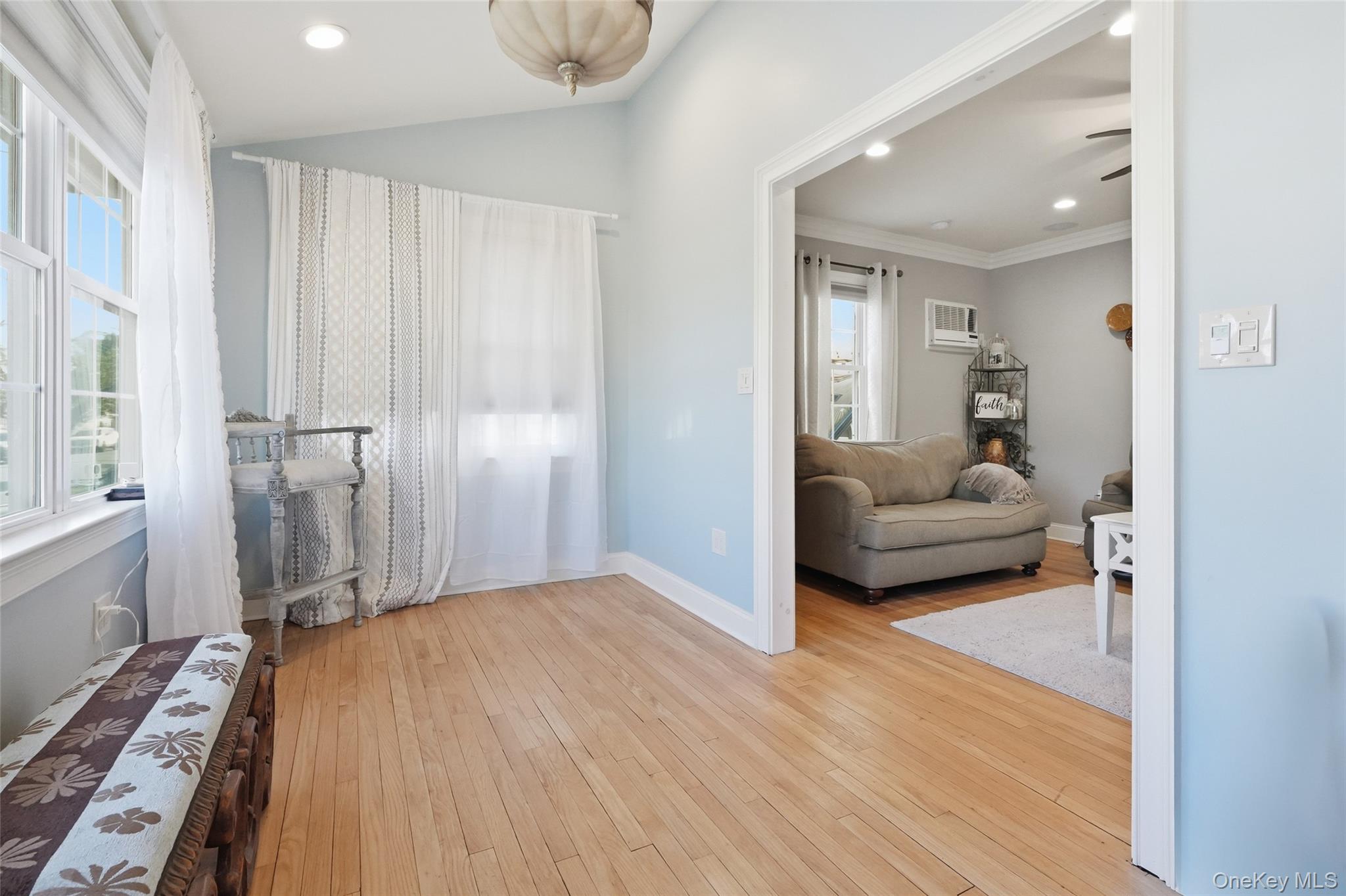 2913 Davis Street Property Photo 2