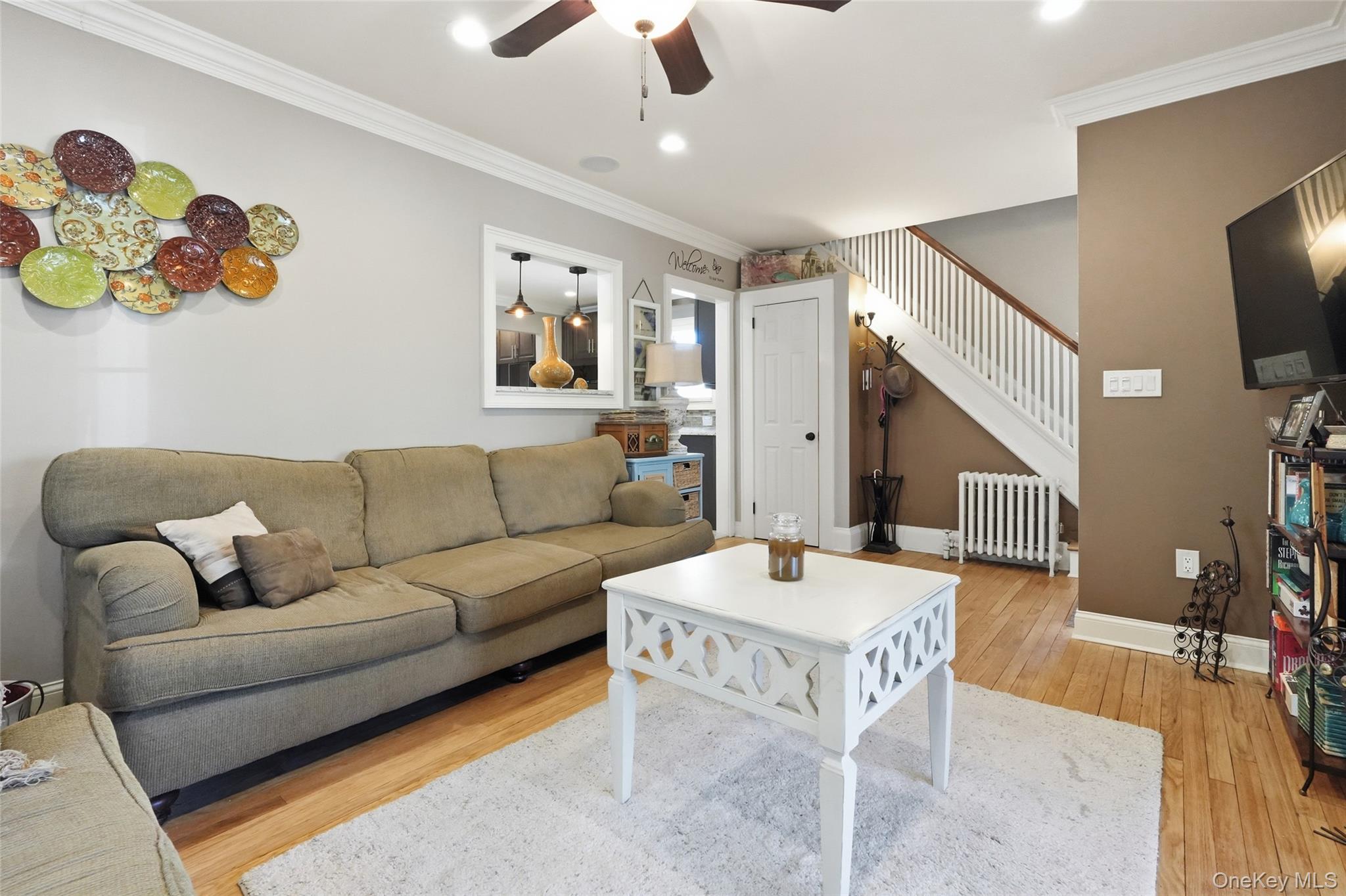 2913 Davis Street Property Photo 4