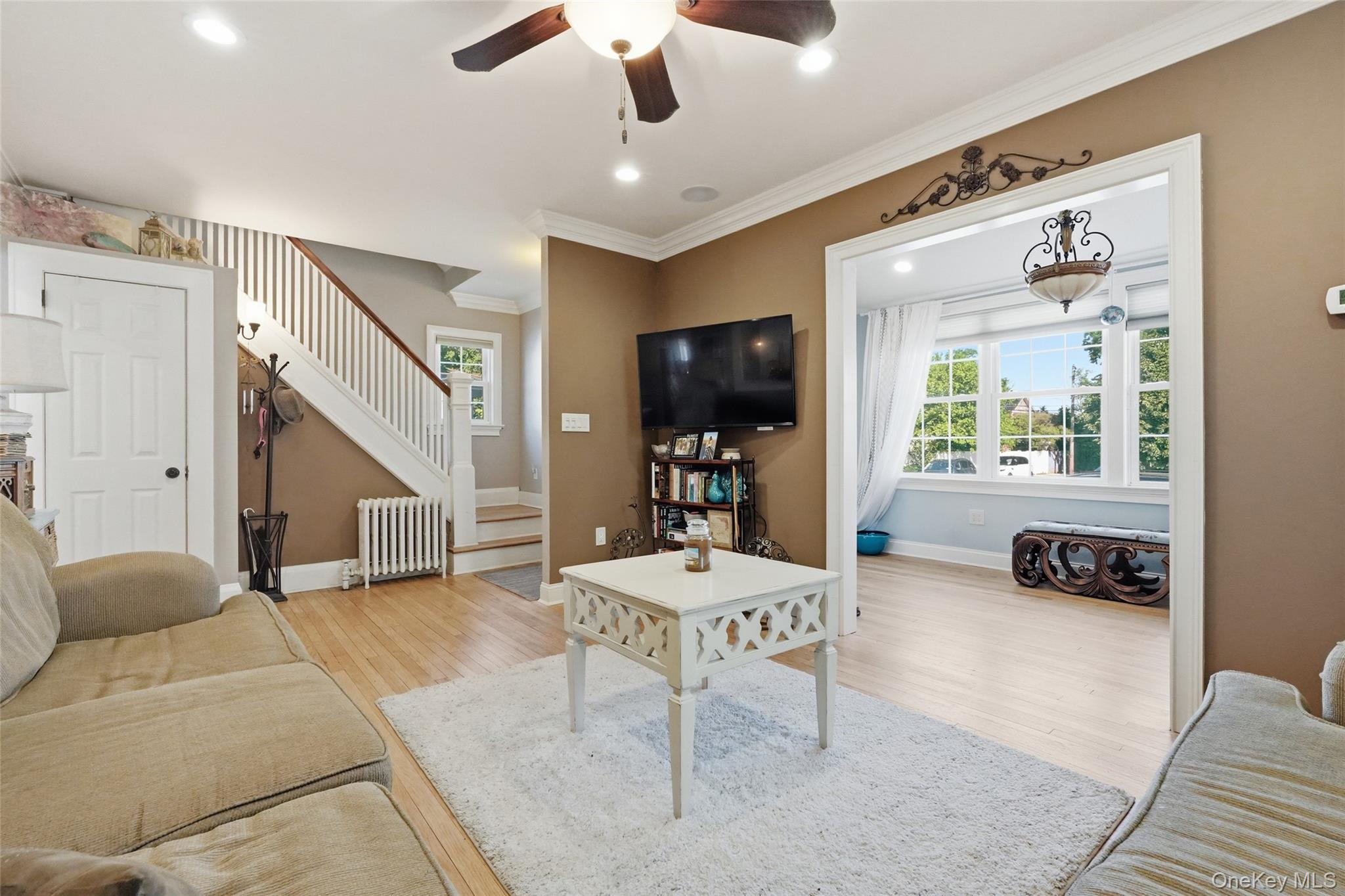 2913 Davis Street Property Photo 6