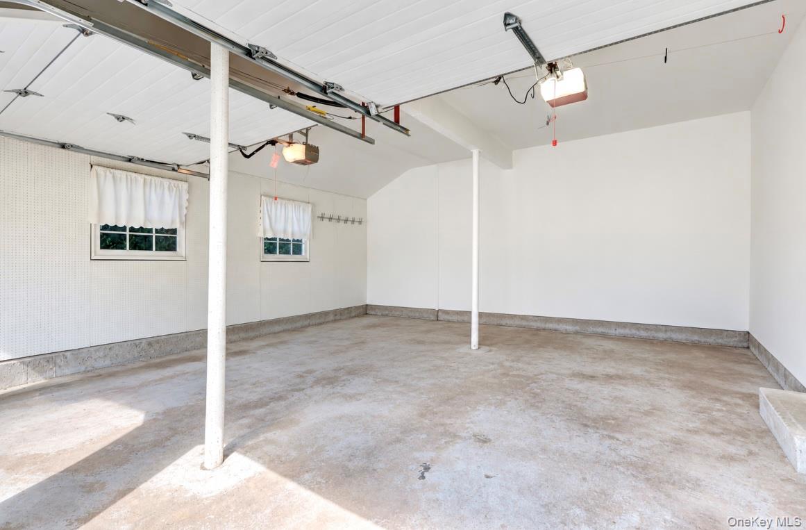 15 Tobi Lane Property Photo 34