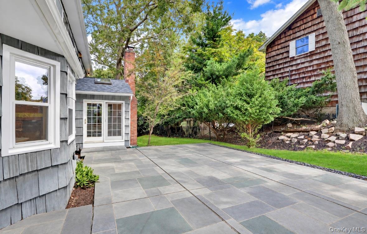 15 Tobi Lane Property Photo 35