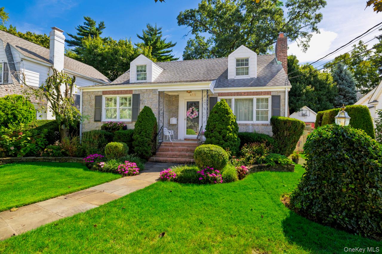 455 Morris Avenue Property Photo 1