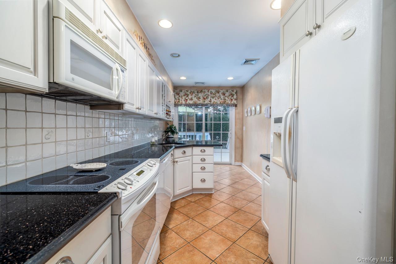 455 Morris Avenue Property Photo 7