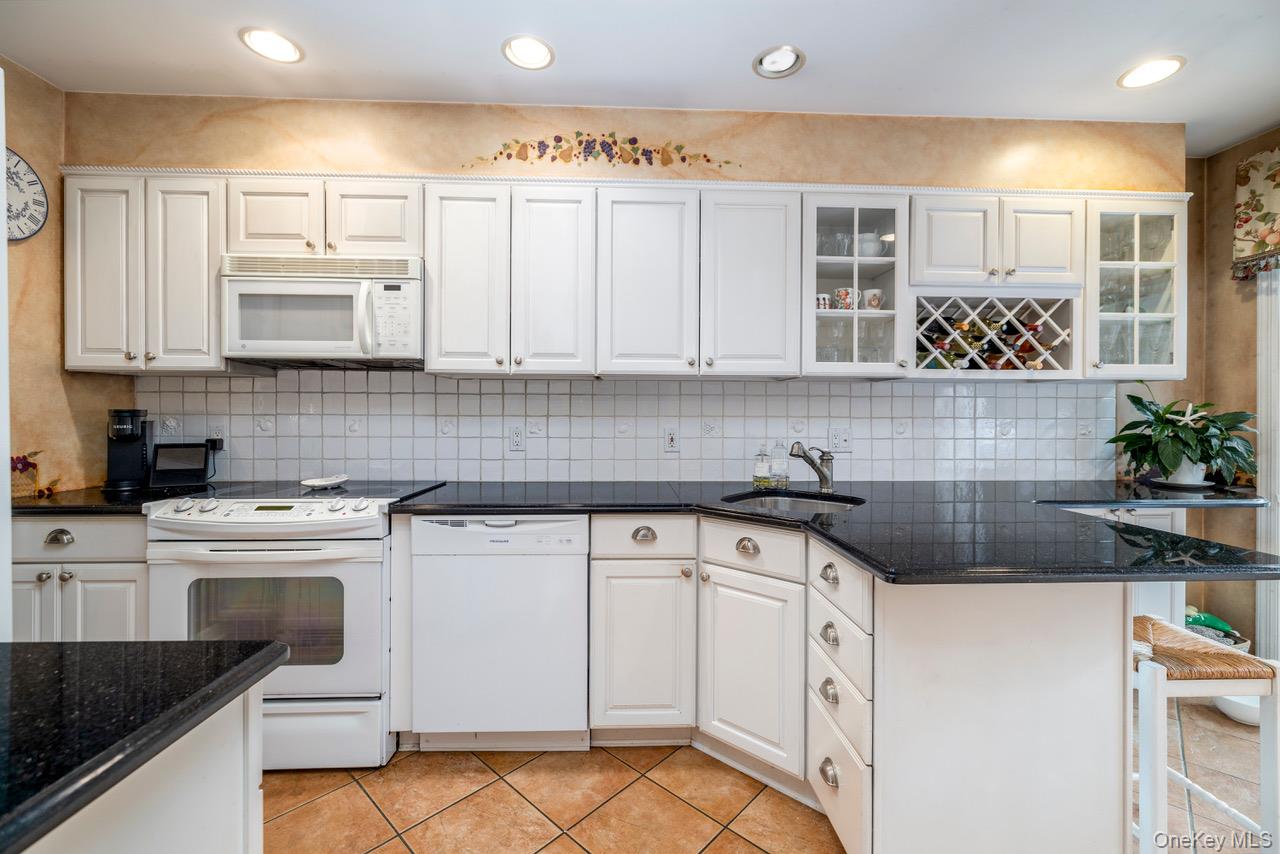 455 Morris Avenue Property Photo 8