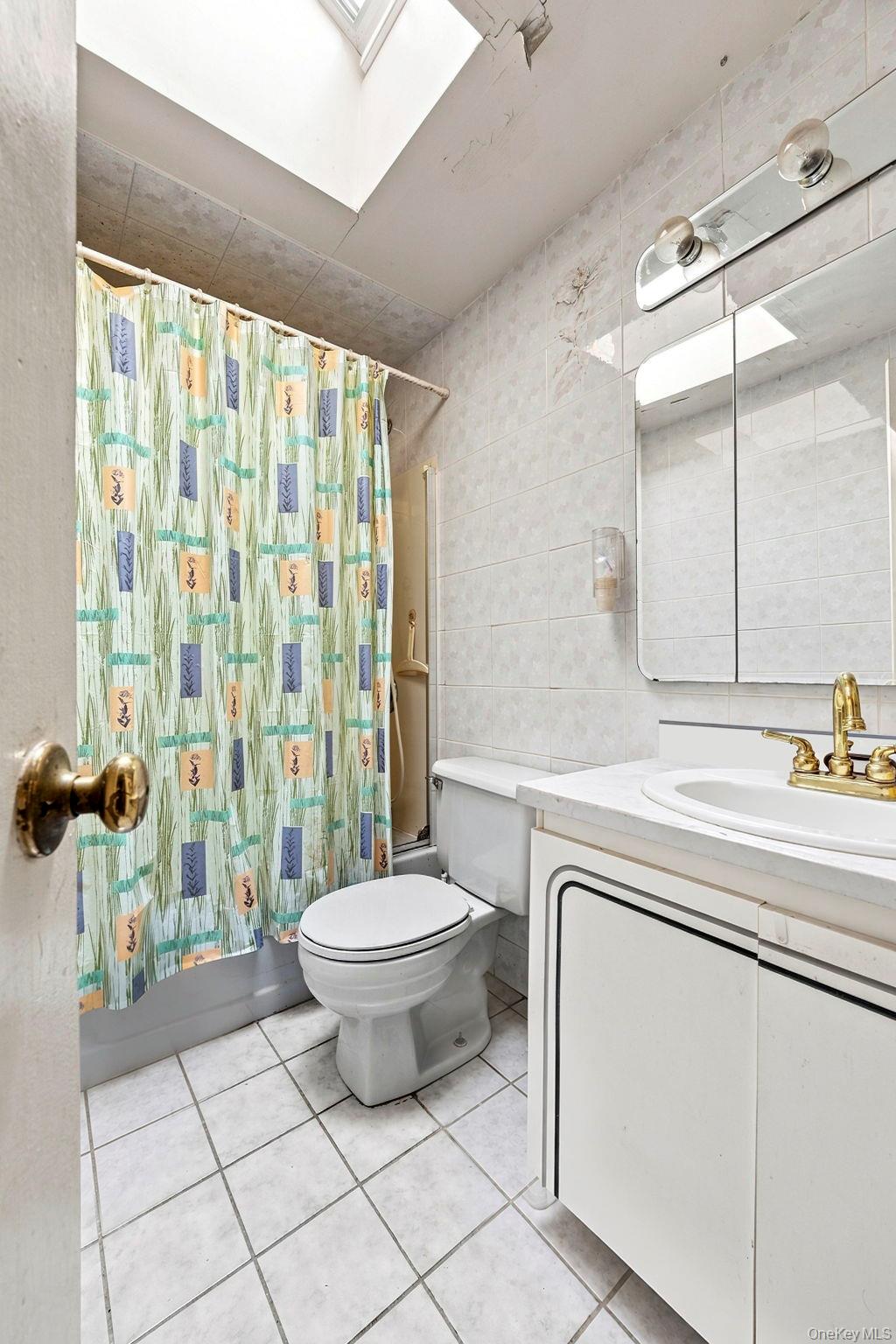 240 W 10th Street Property Photo 12
