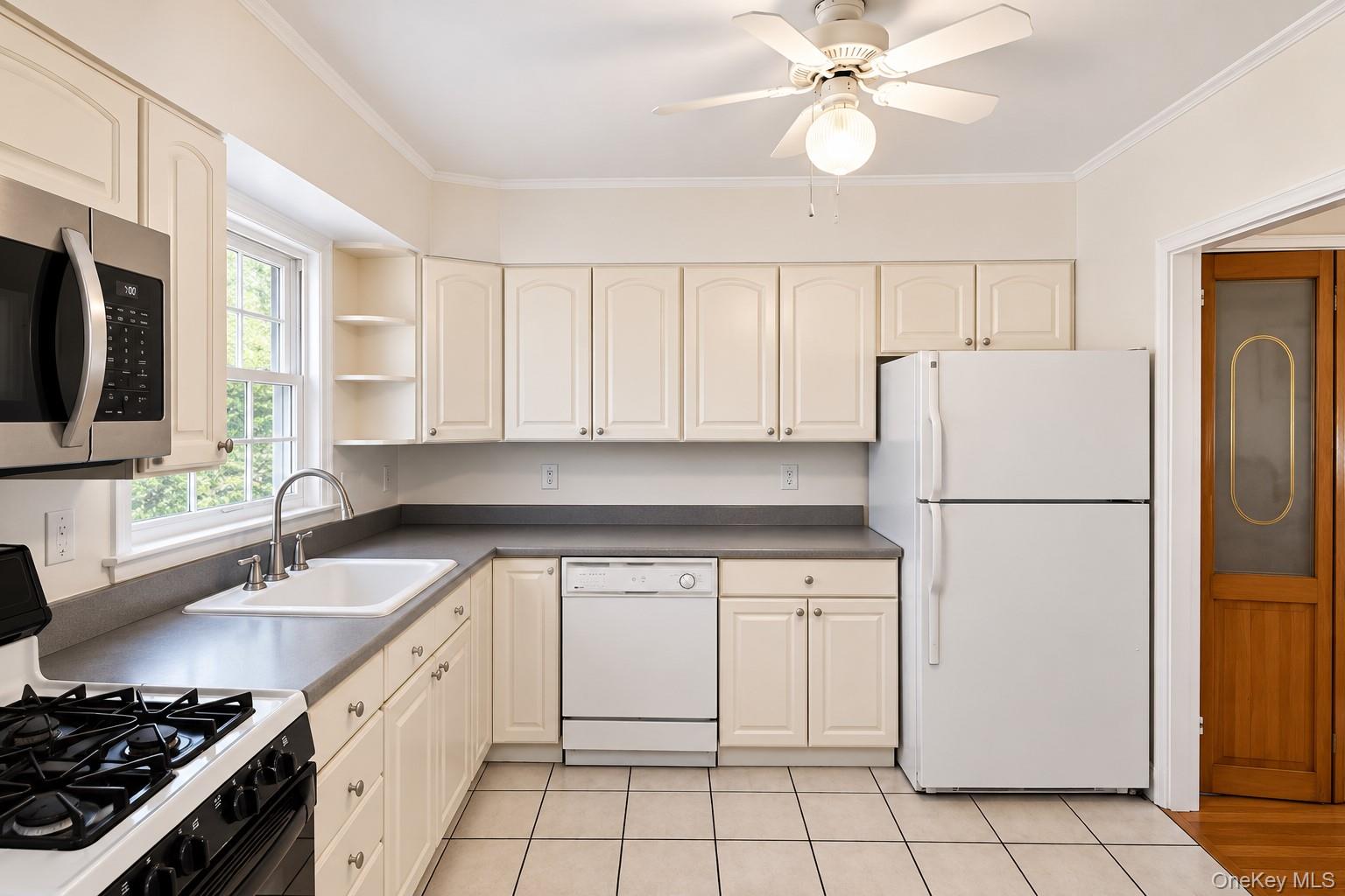 173 Pembrook Drive Property Photo 4