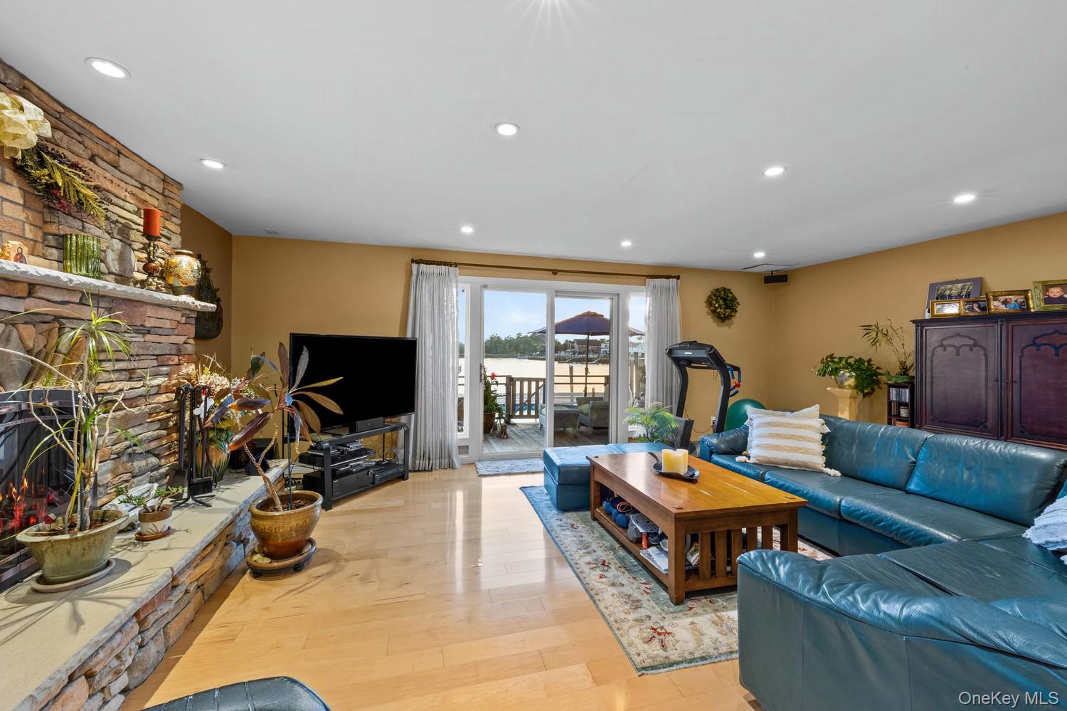 3224 Ann Street Property Photo 8