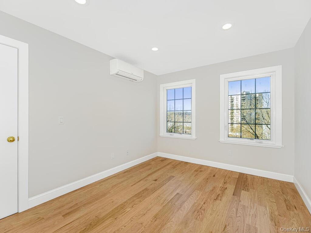 47 Lincoln Terrace Property Photo 4