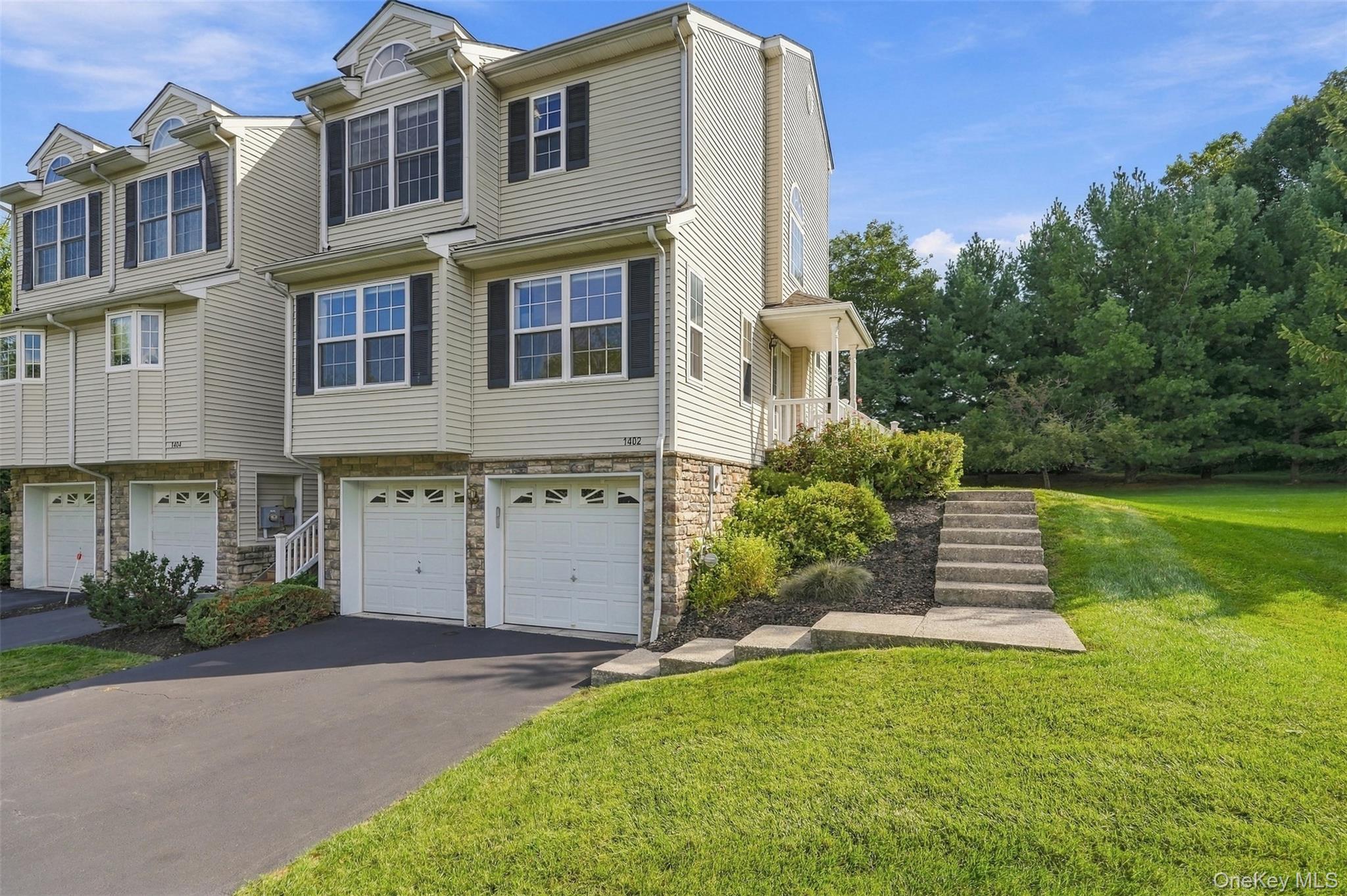 1402 Pondview Loop Property Photo 1