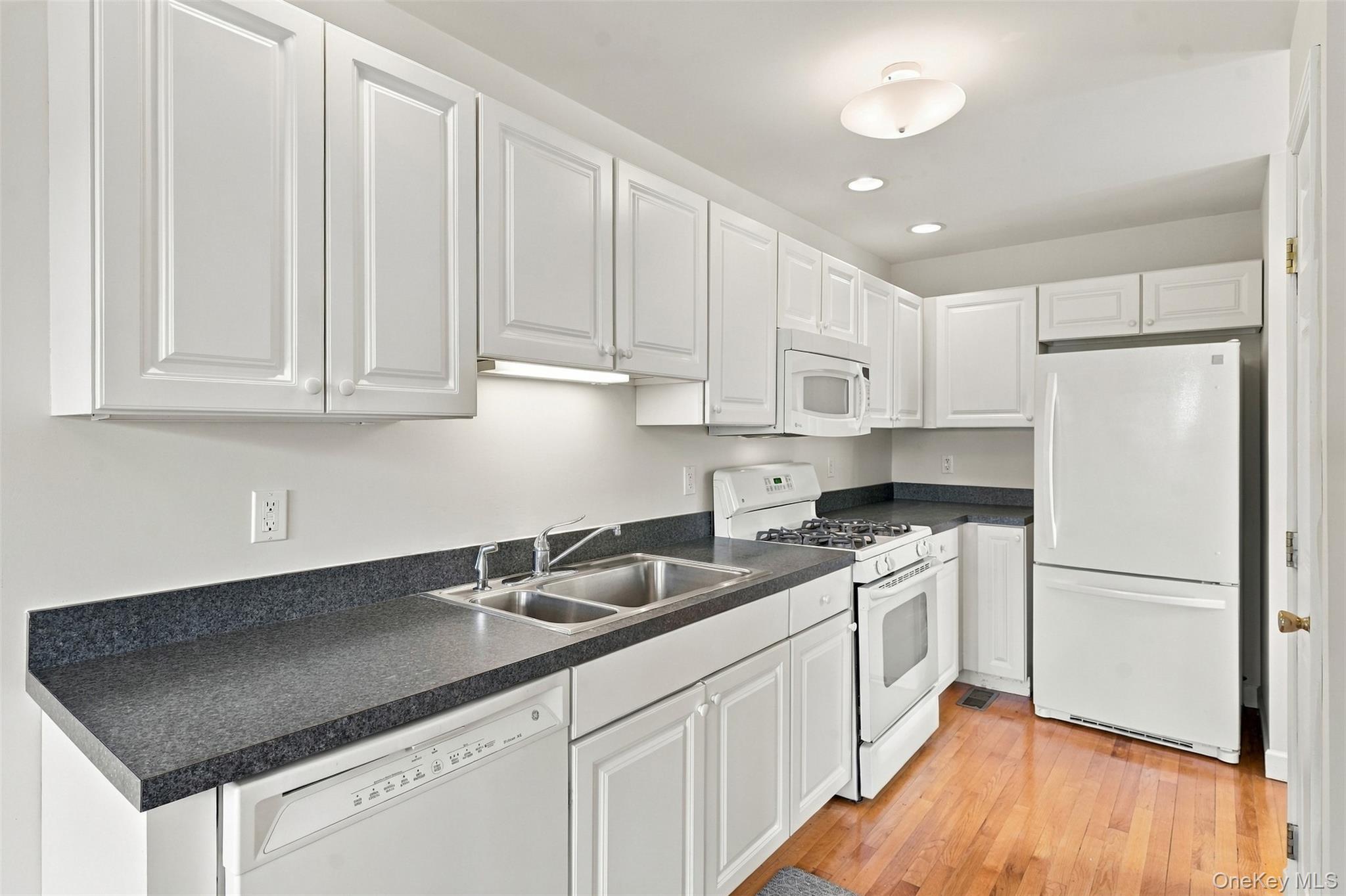 1402 Pondview Loop Property Photo 18