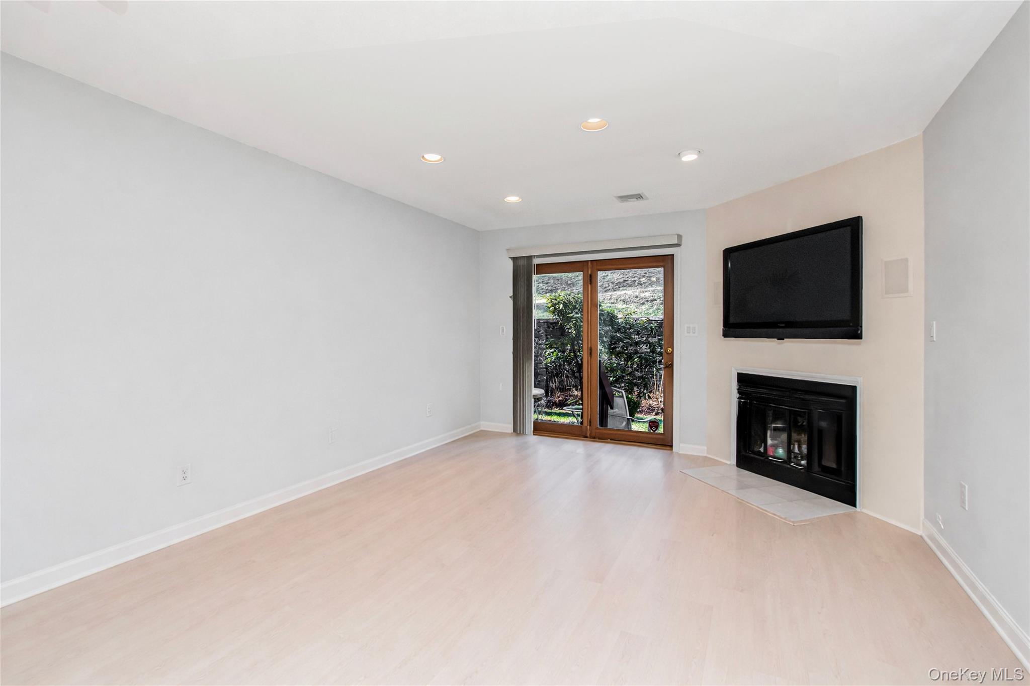 8 Davids Lane Property Photo 2
