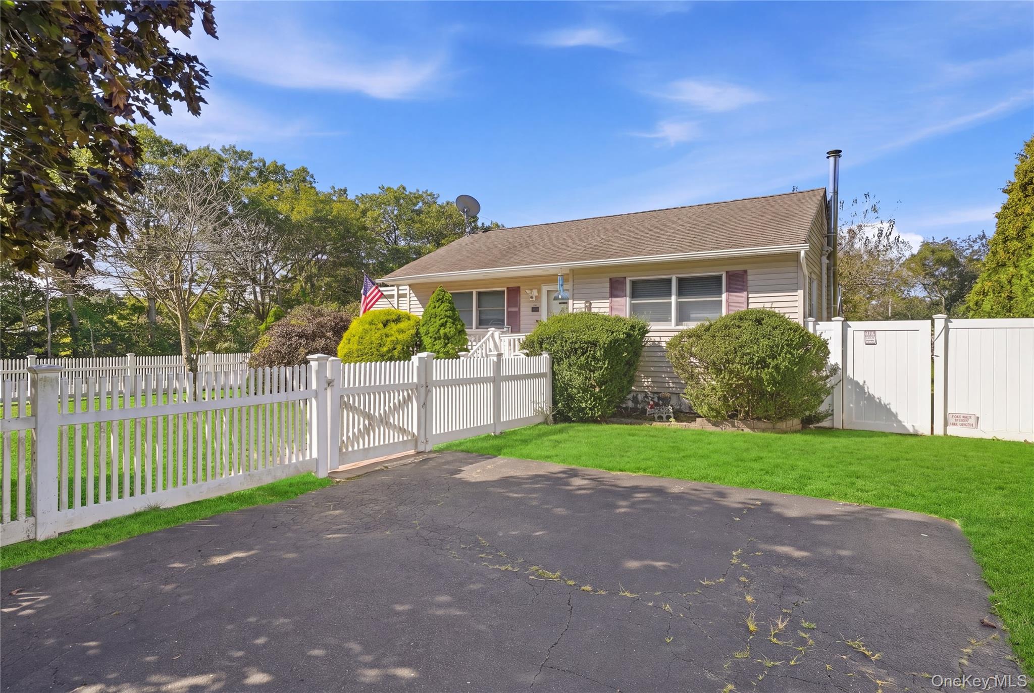 98 Smith Avenue Property Photo 3